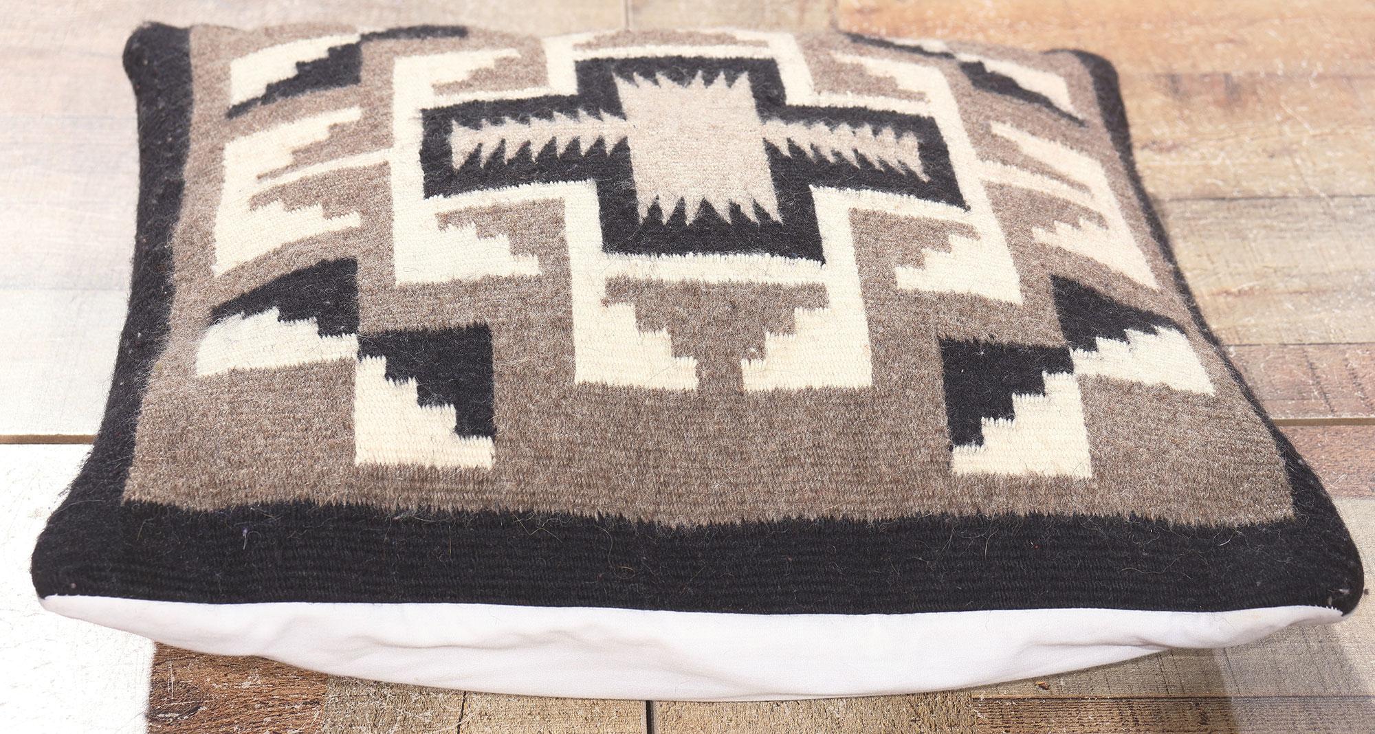 Vintage Two Grey Hills Almohada tejida al estilo navajo, textil nativo americano siglo XX en venta