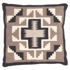 Cuscino d'epoca Two Grey Hills in stile Navajo, tessile nativo americano