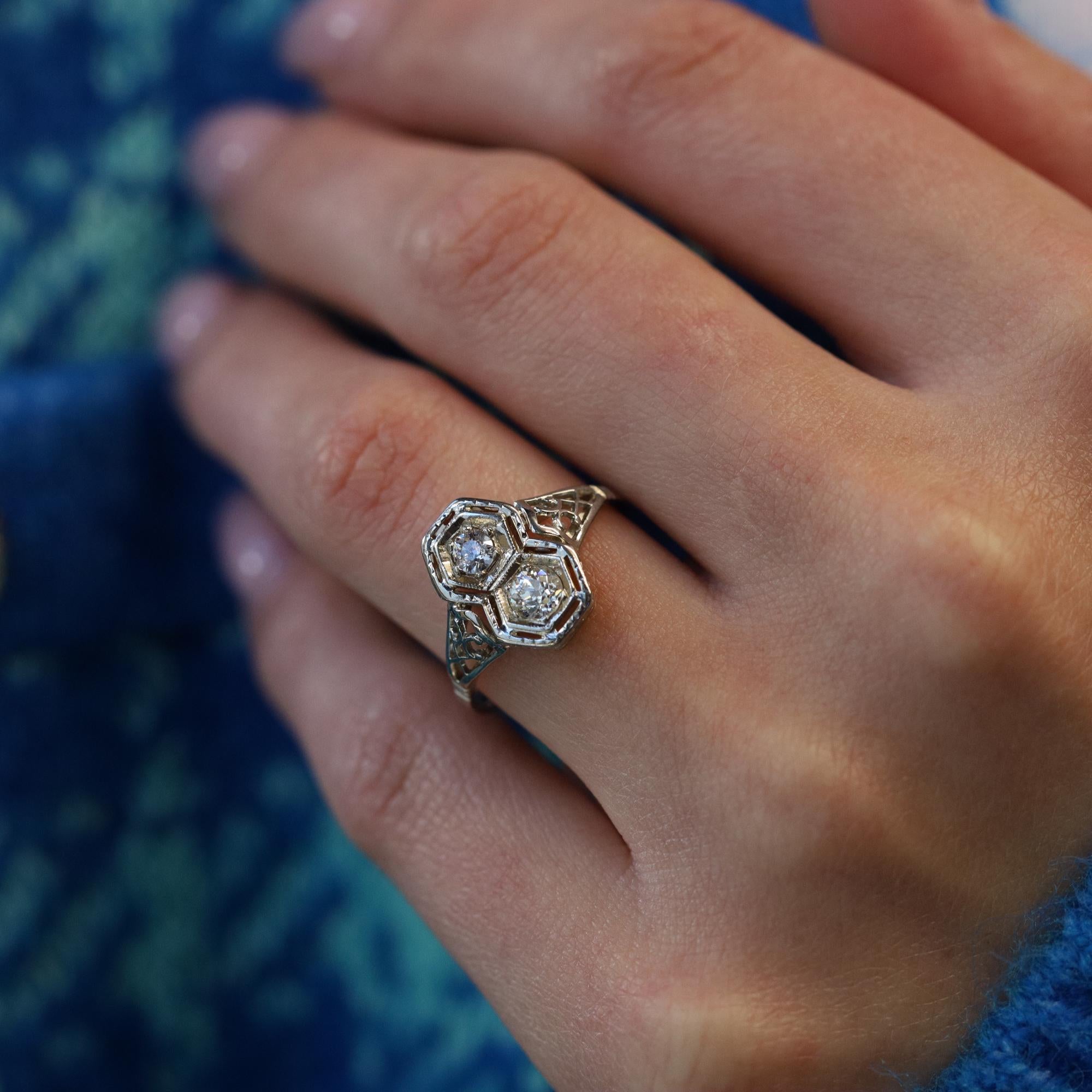 Vintage Two Natural Diamonds Ring 14k White Gold 0.40cts In Excellent Condition For Sale In New York, NY