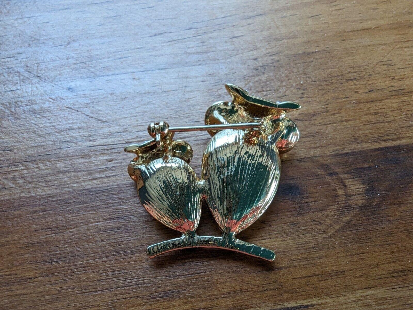 Vintage zwei Eule funkelnden Kristall Vogel Erklärung Brosche Pin im Zustand „Hervorragend“ im Angebot in Montreal, QC