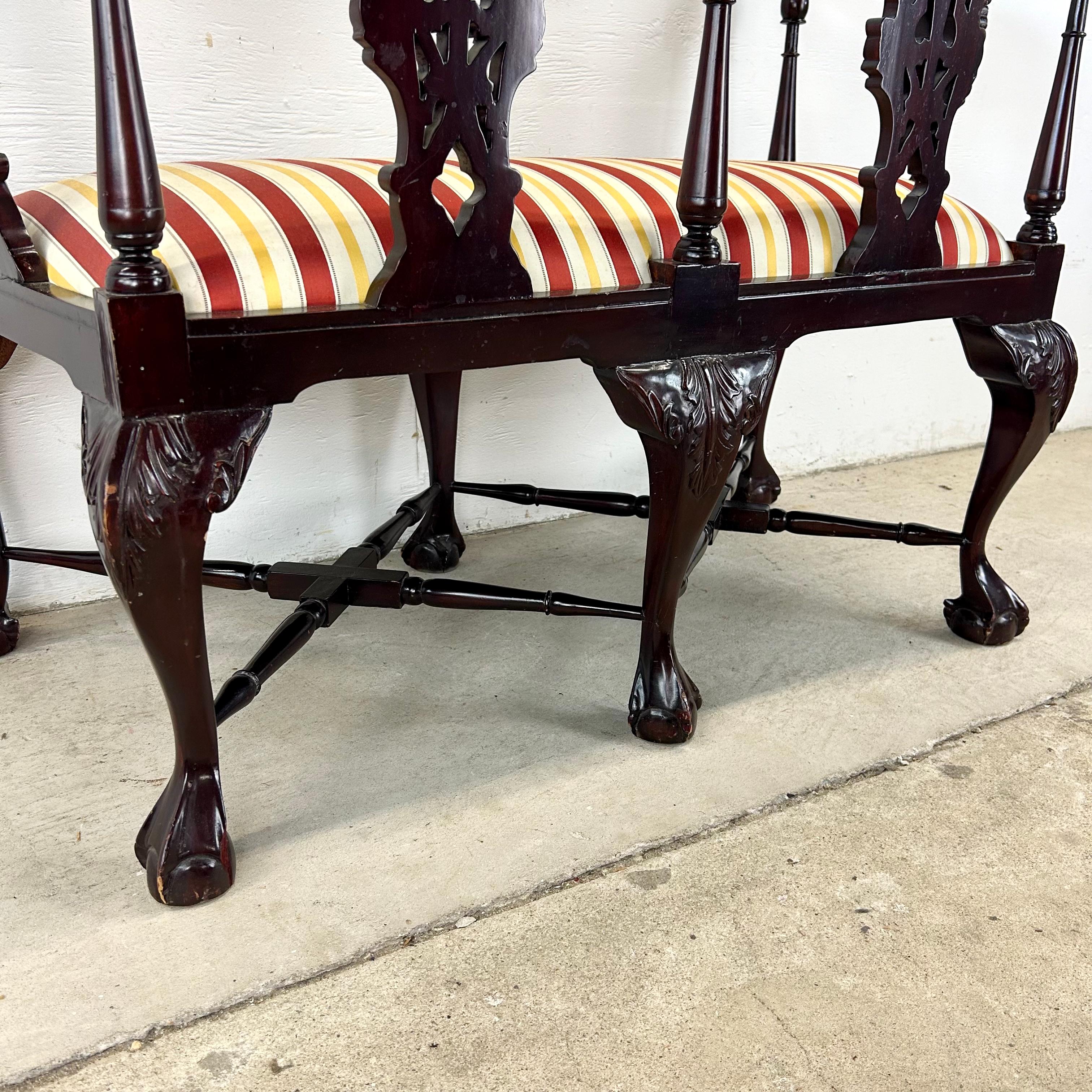 Canapé vintage à deux places de style Chippendale en vente 5