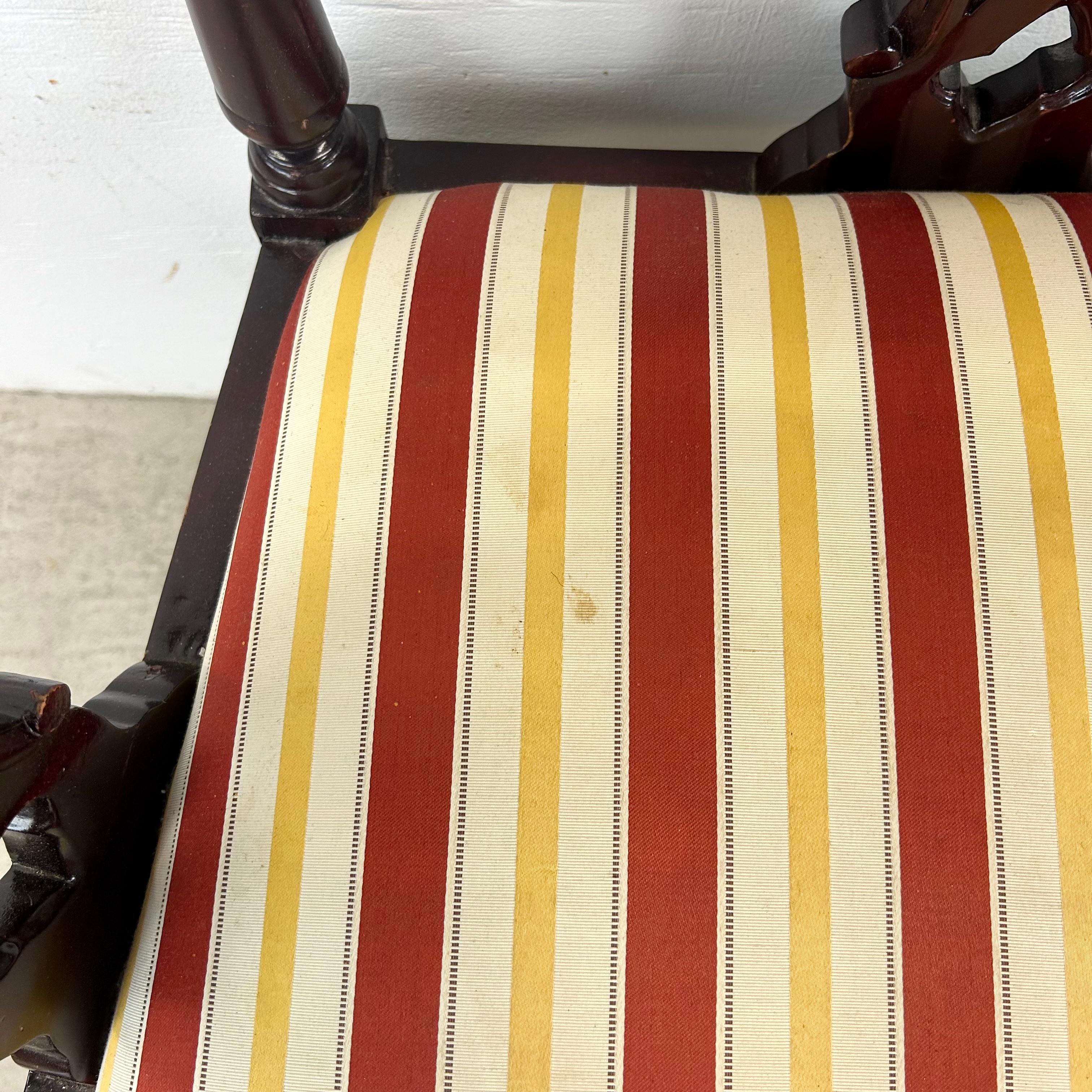 Canapé vintage à deux places de style Chippendale en vente 7