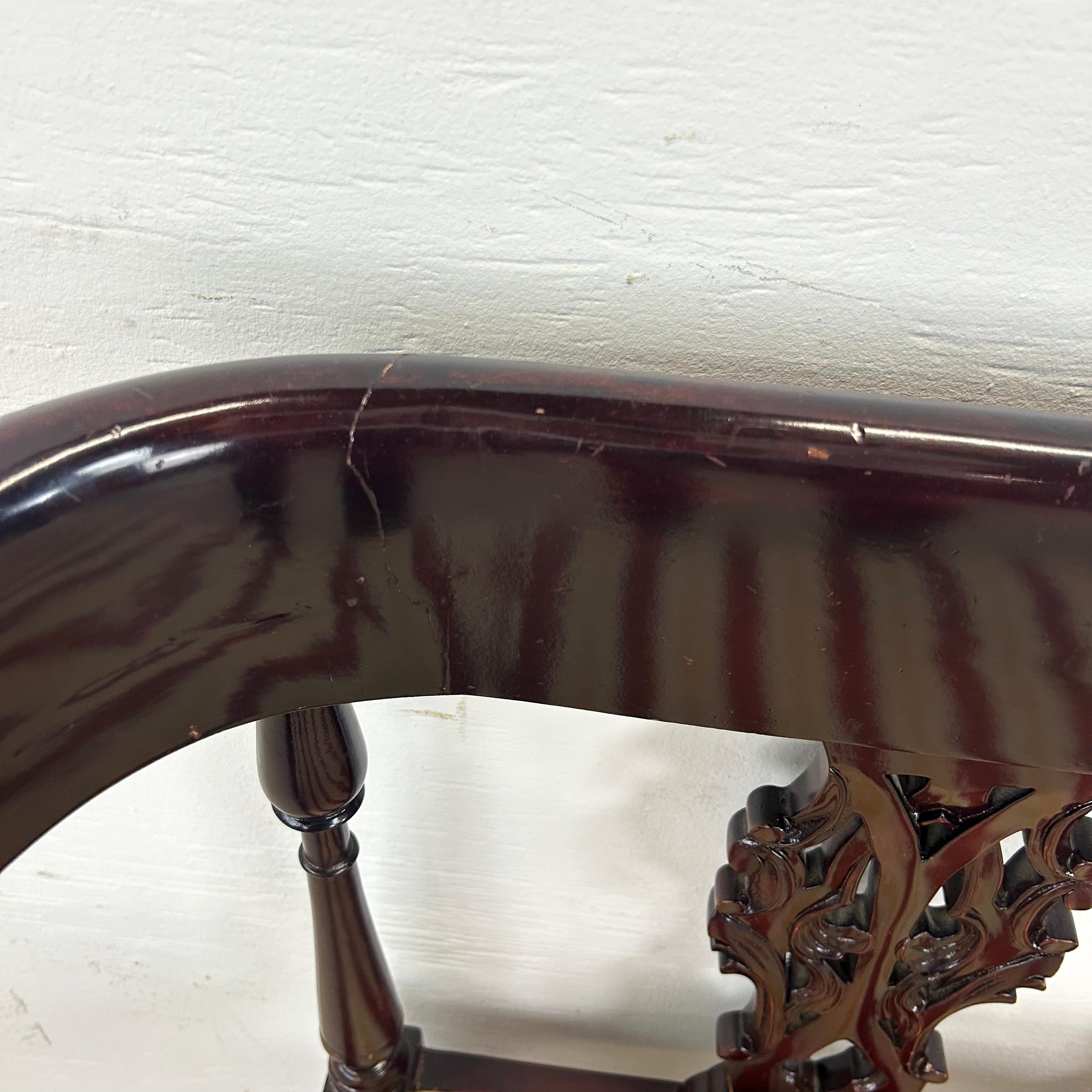 Canapé vintage à deux places de style Chippendale en vente 9