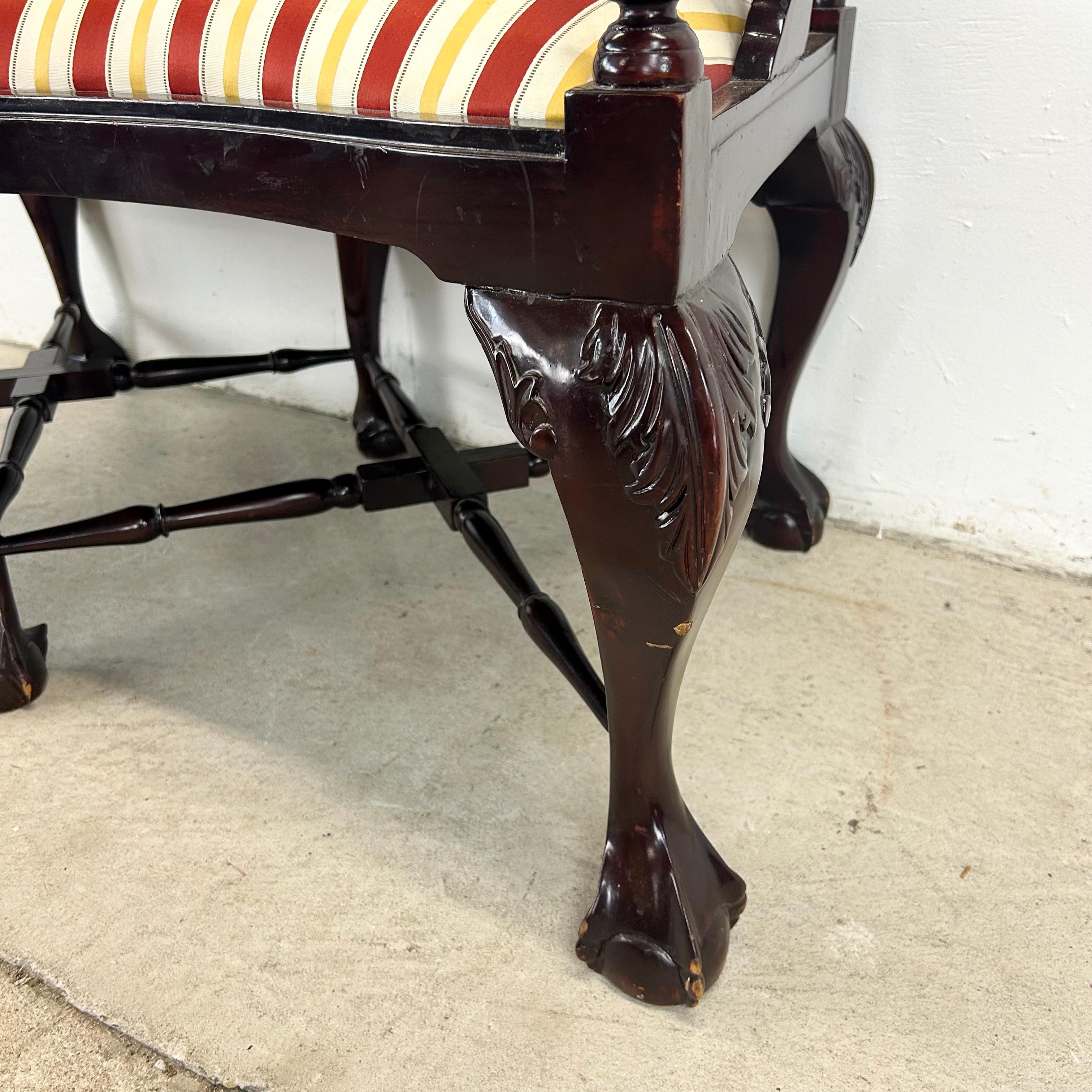 Canapé vintage à deux places de style Chippendale en vente 12