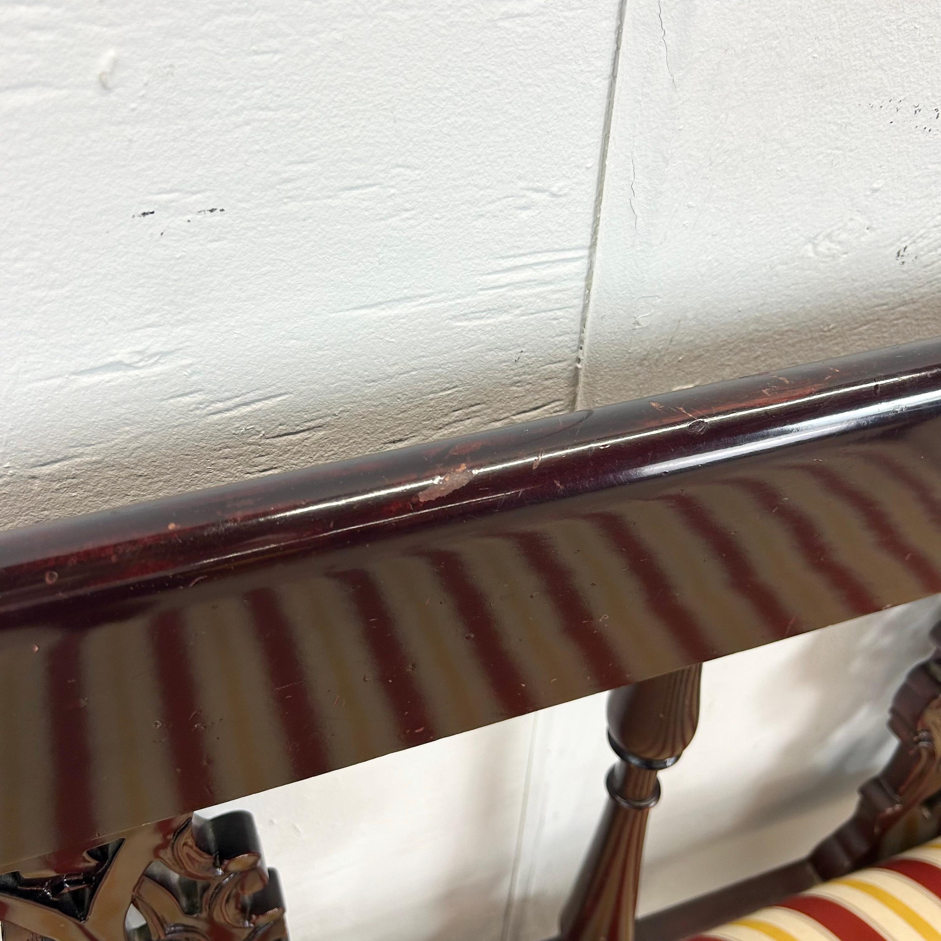 Canapé vintage à deux places de style Chippendale en vente 13