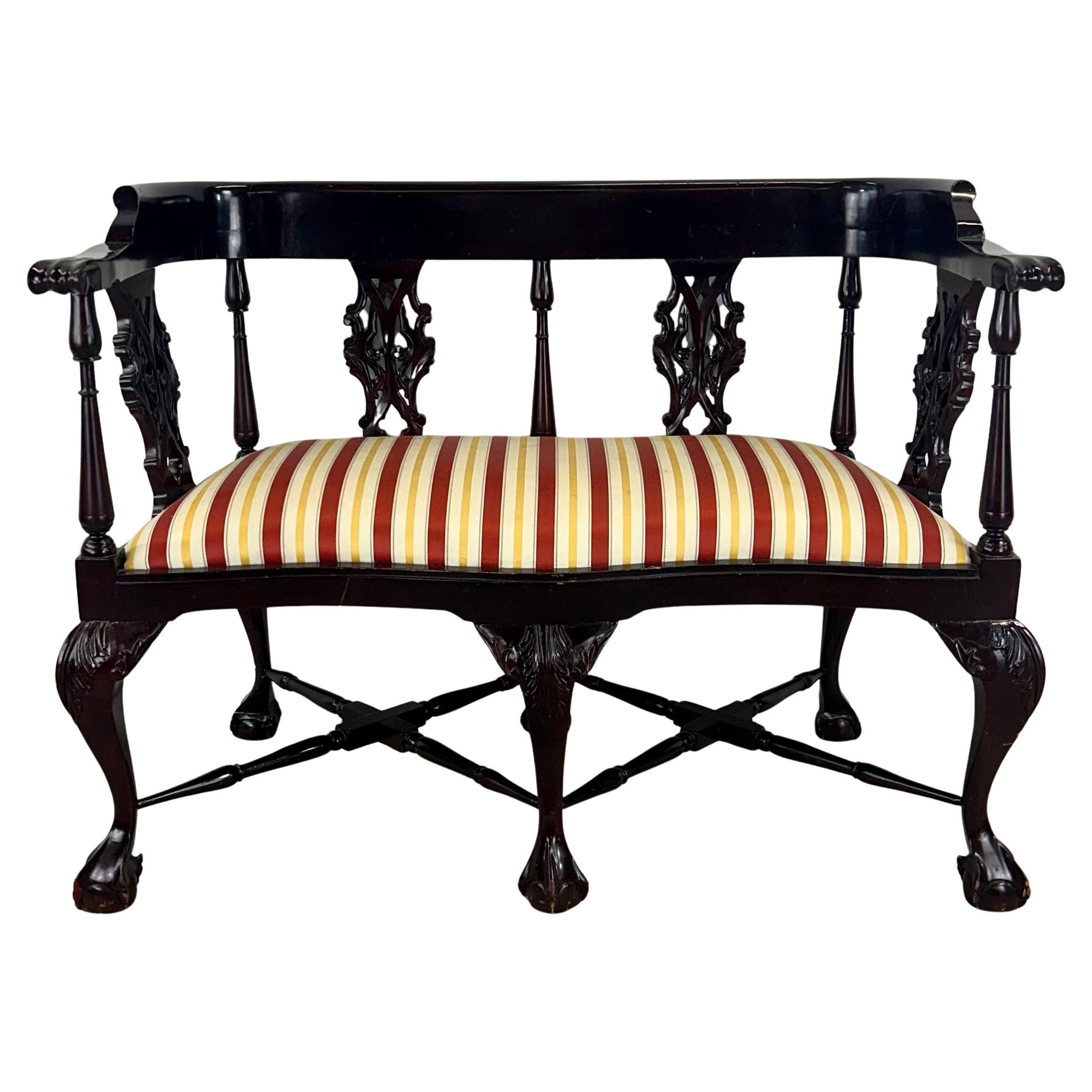 Canapé vintage à deux places de style Chippendale
