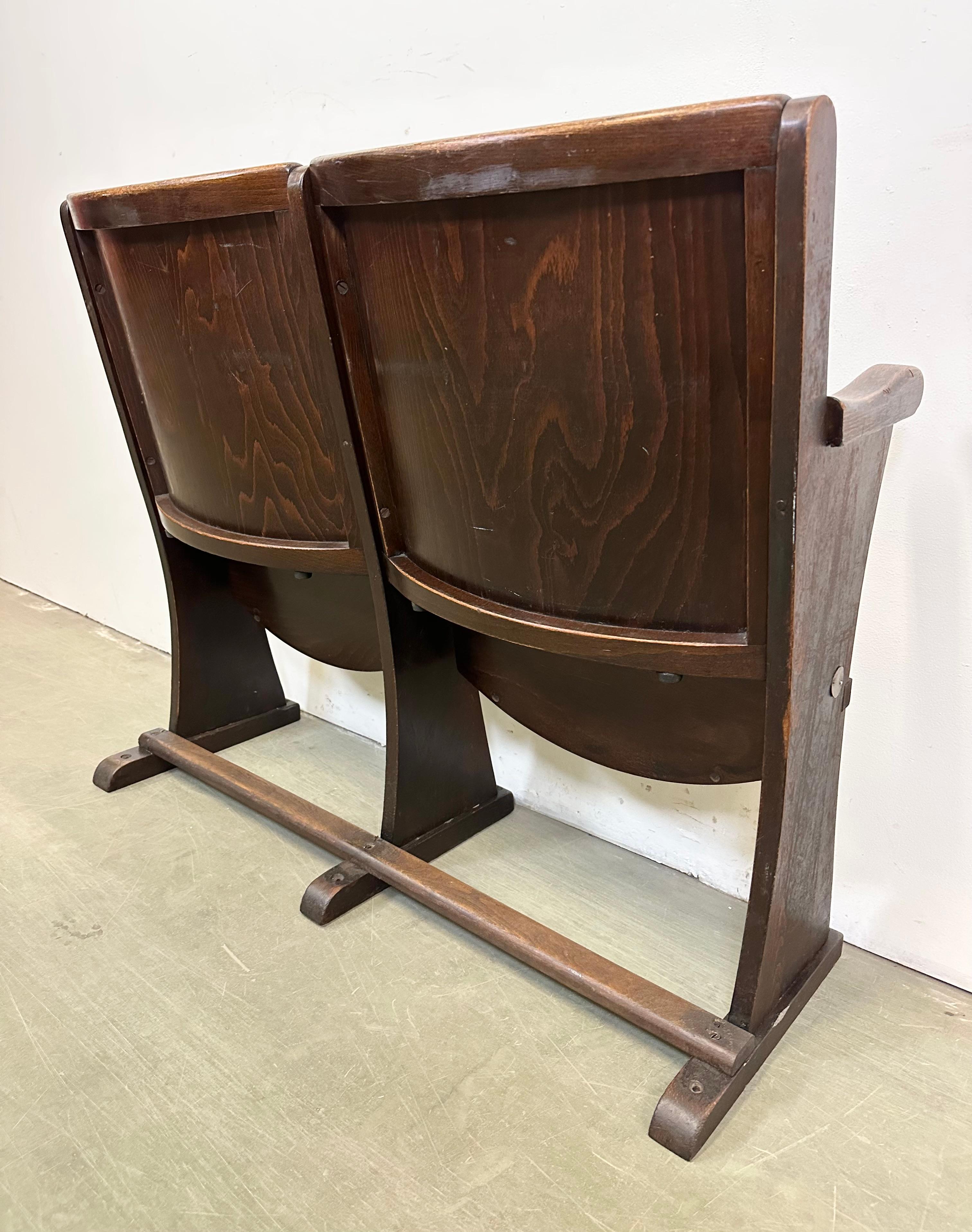 Banc de cinéma vintage à deux places de Thonet, années 1950 en vente 8