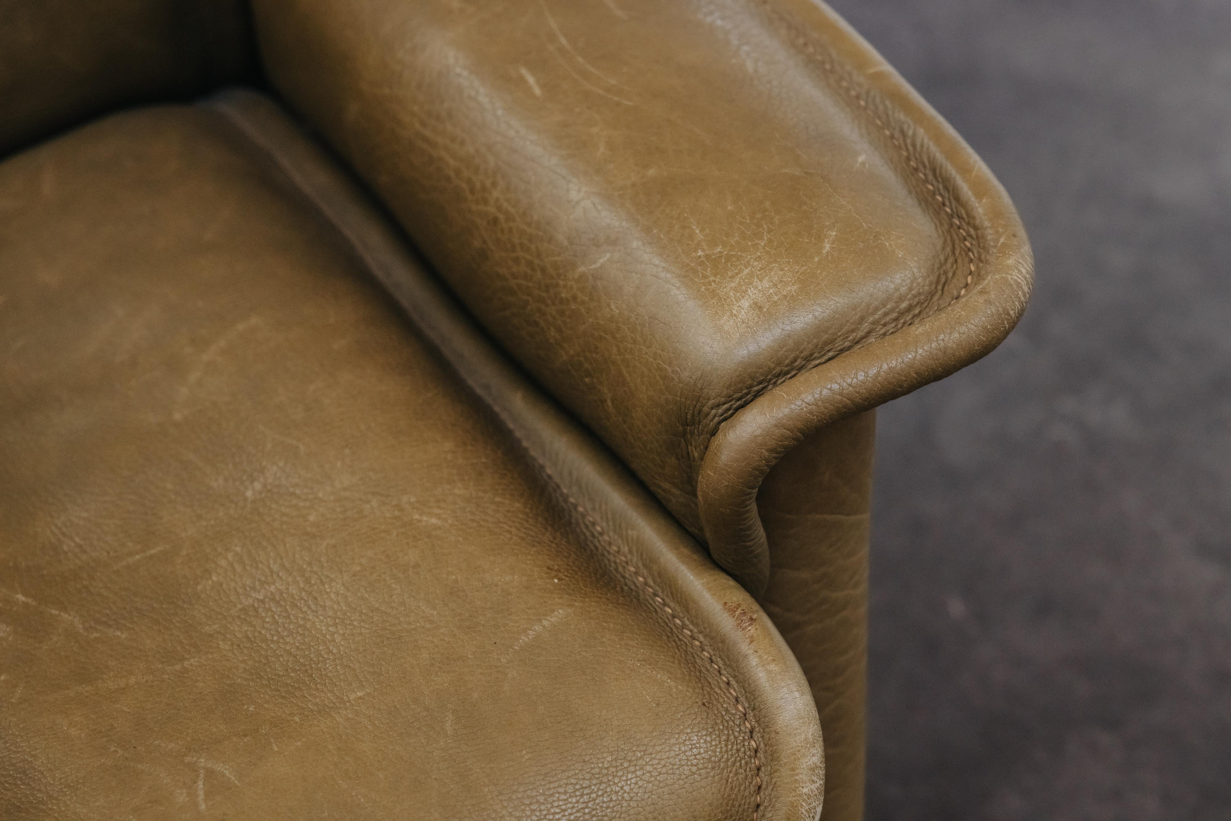 Zweisitziges Vintage-Sofa aus Leder von De Sede, Schweiz 1970er Jahre im Angebot 1