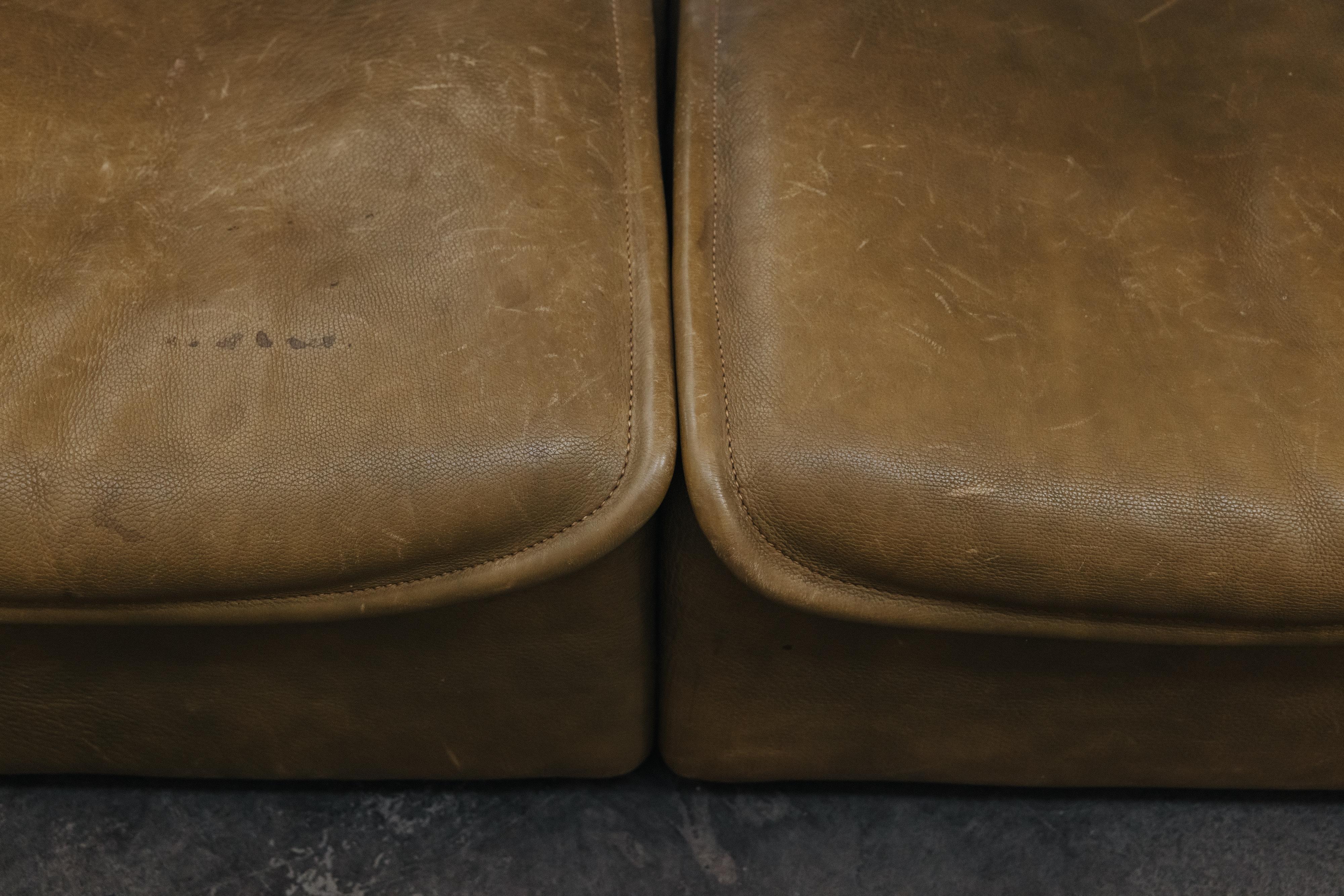 Zweisitziges Vintage-Sofa aus Leder von De Sede, Schweiz 1970er Jahre im Angebot 2