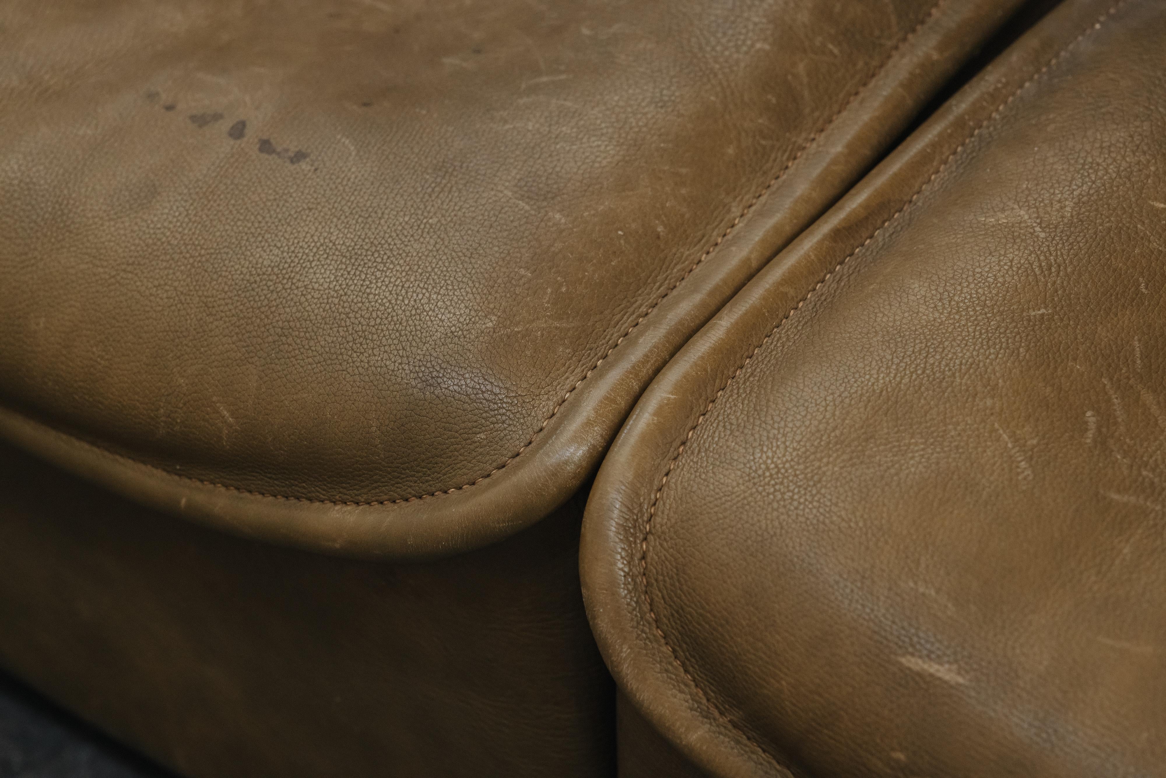 Zweisitziges Vintage-Sofa aus Leder von De Sede, Schweiz 1970er Jahre im Angebot 4