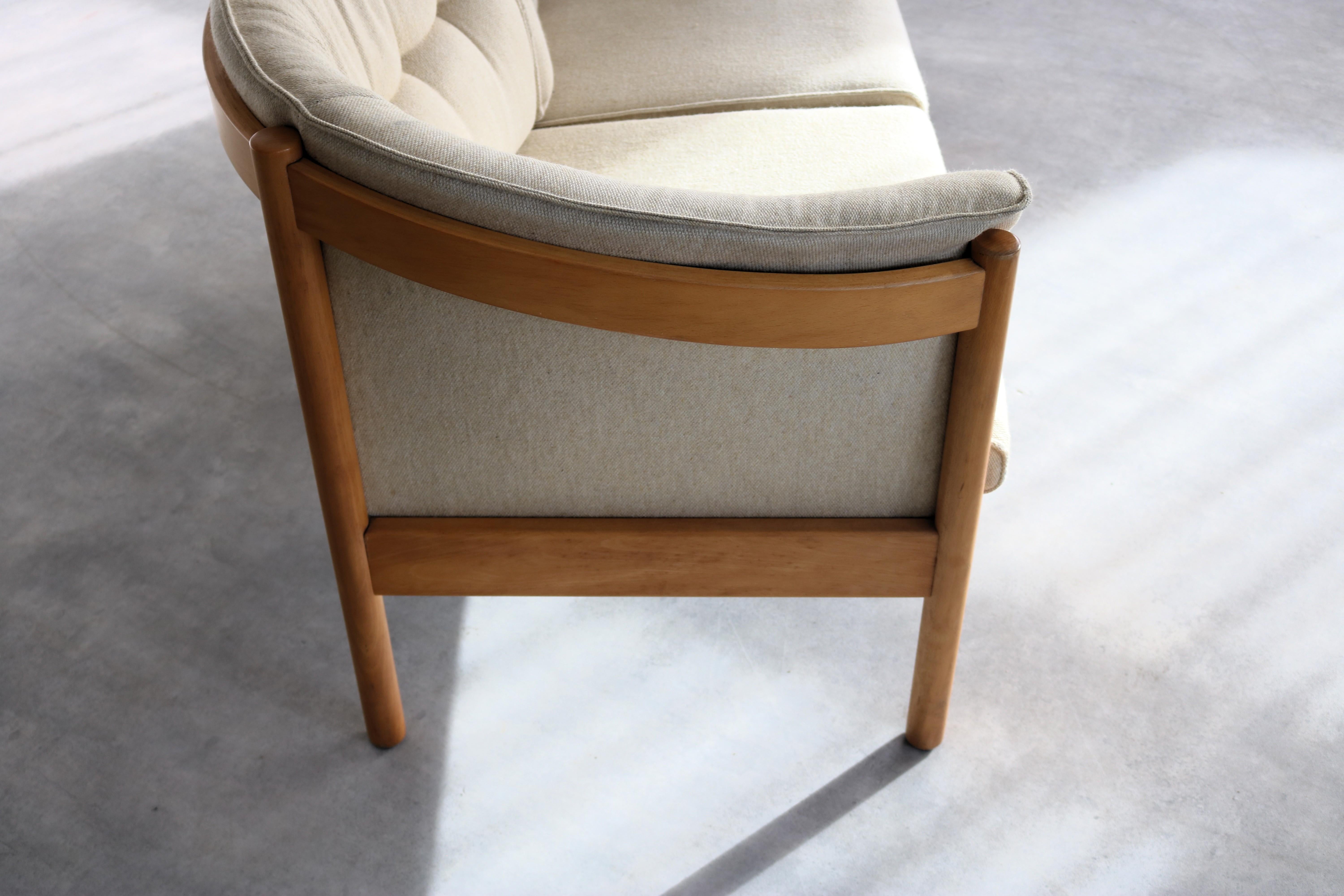 Sofá vintage de dos plazas  sofá  1970s  Nielaus finales del siglo XX en venta