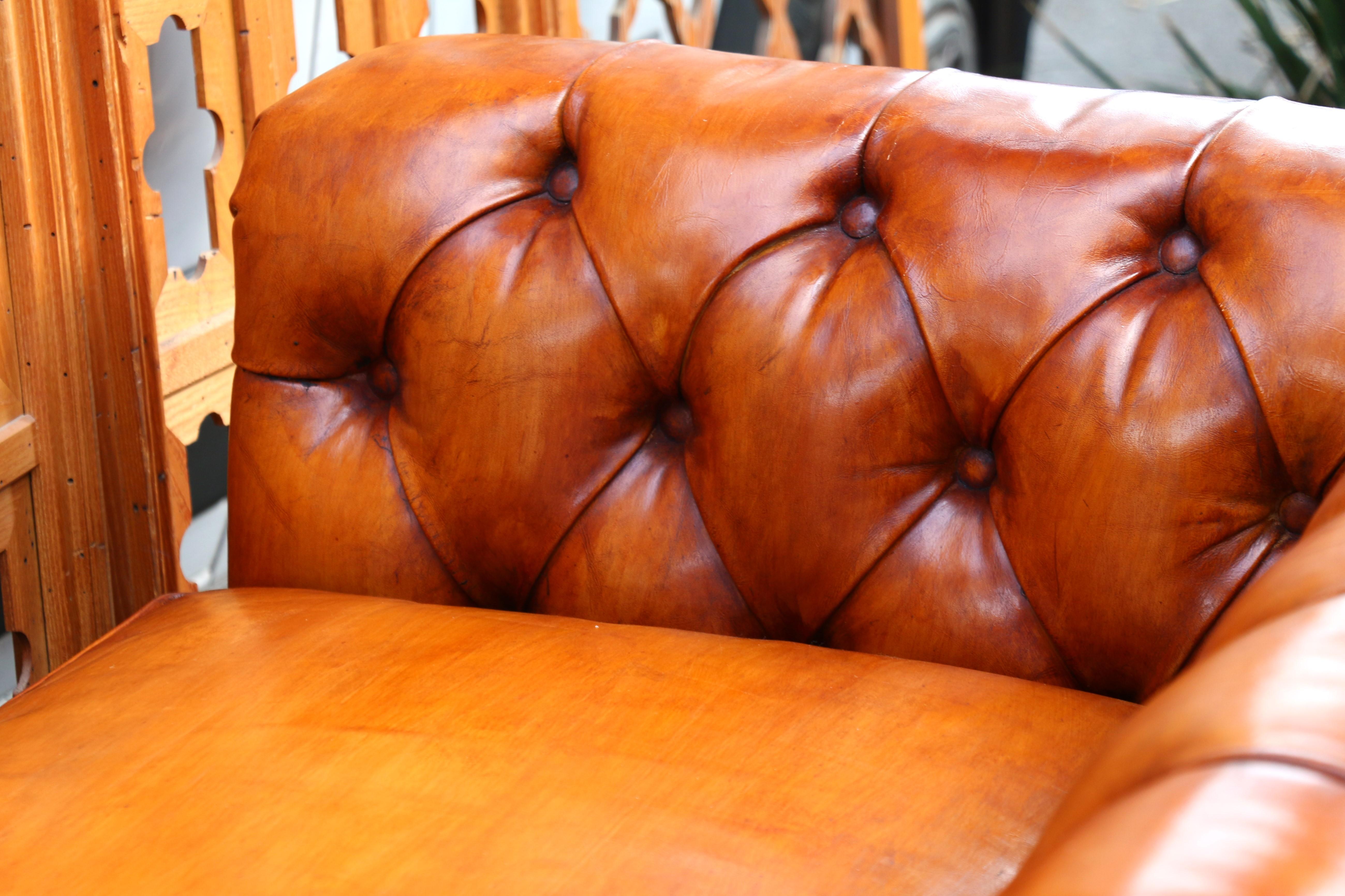 Inizio XX secolo Divano Chesterfield a due posti d'epoca, 1900 in vendita