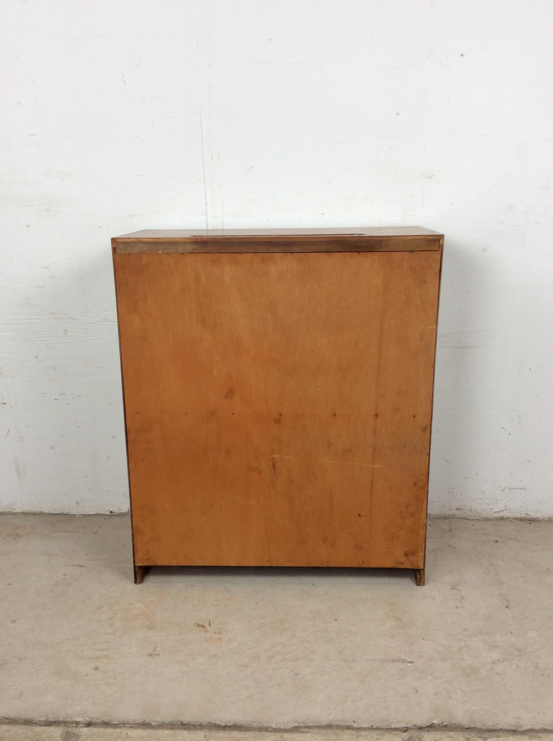 Bibliothèque vintage à deux étagères avec bord avant arrondi et fente pour fil de fer en vente 5