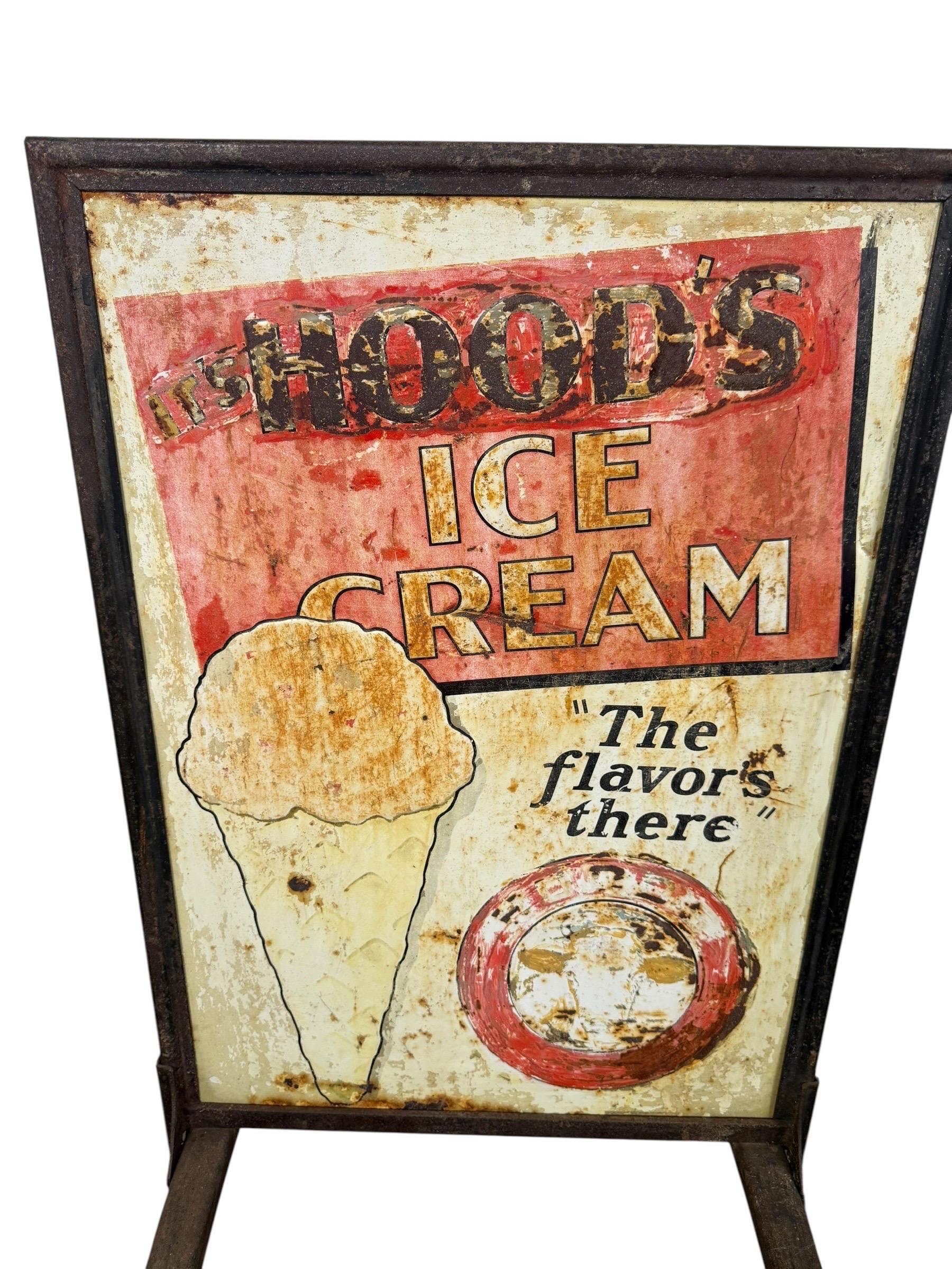 Américain Panneau publicitaire vintage à deux faces pour les crèmes glacées Hood's en vente