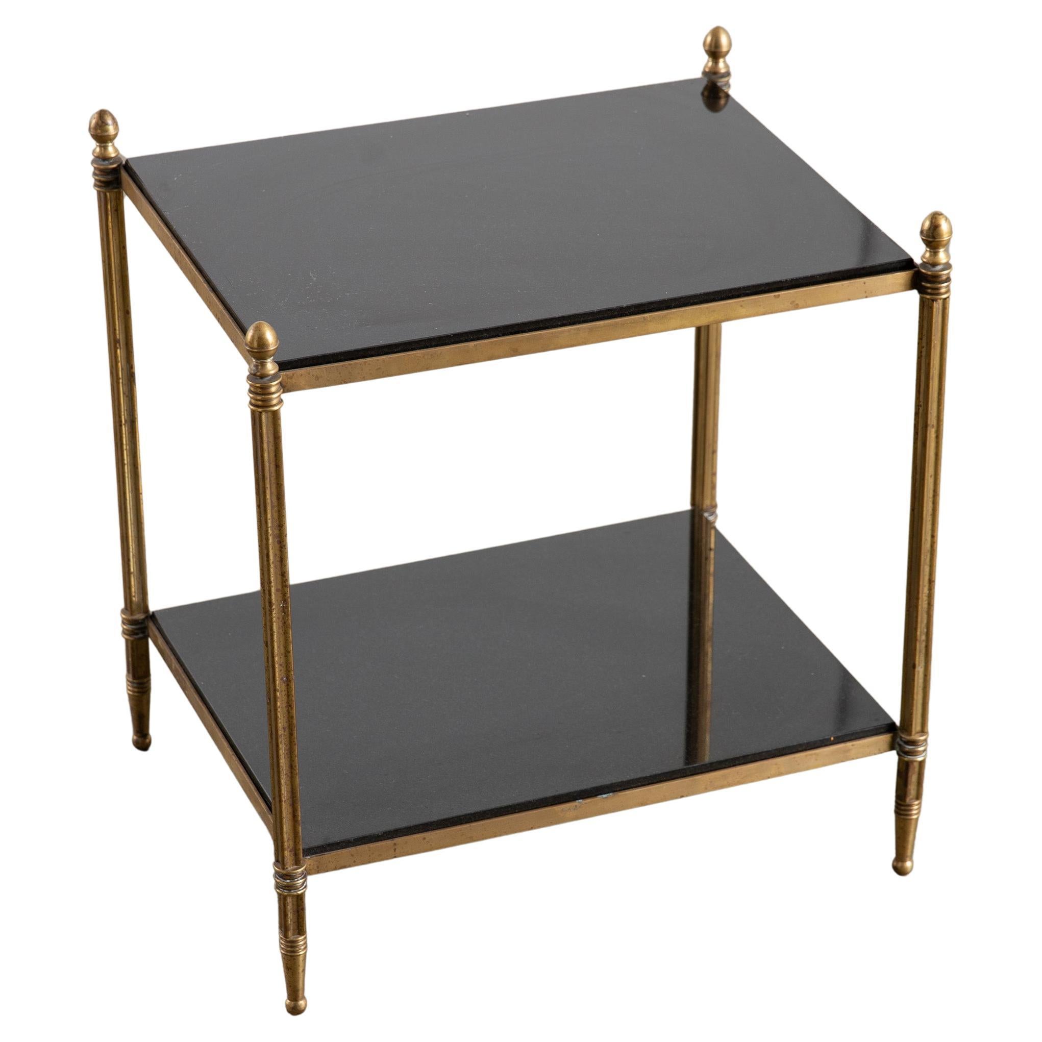 Table d'appoint vintage à deux niveaux en pierre noire et laiton en vente