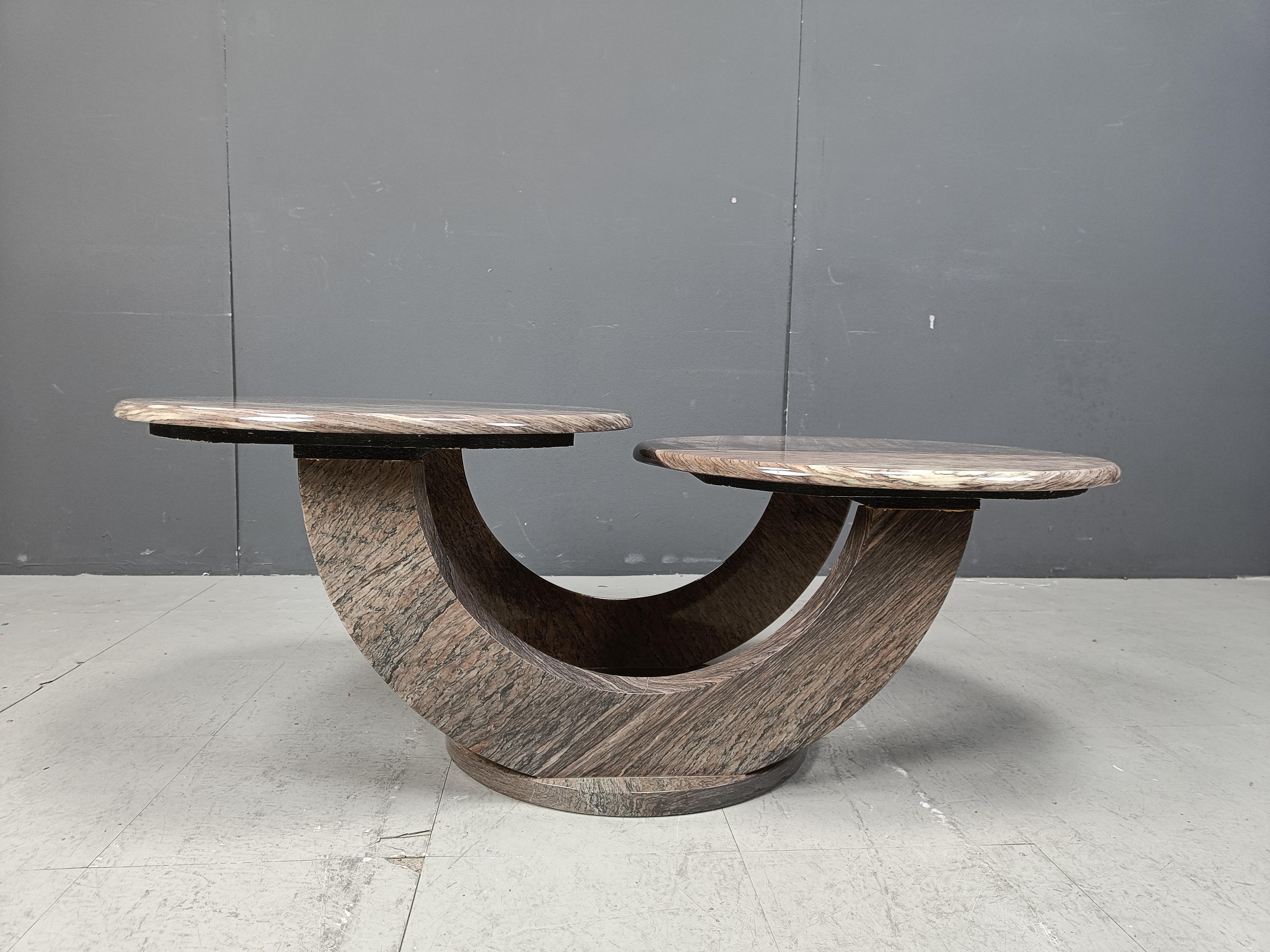 italien Table basse vintage à deux niveaux en marbre, 1970 en vente