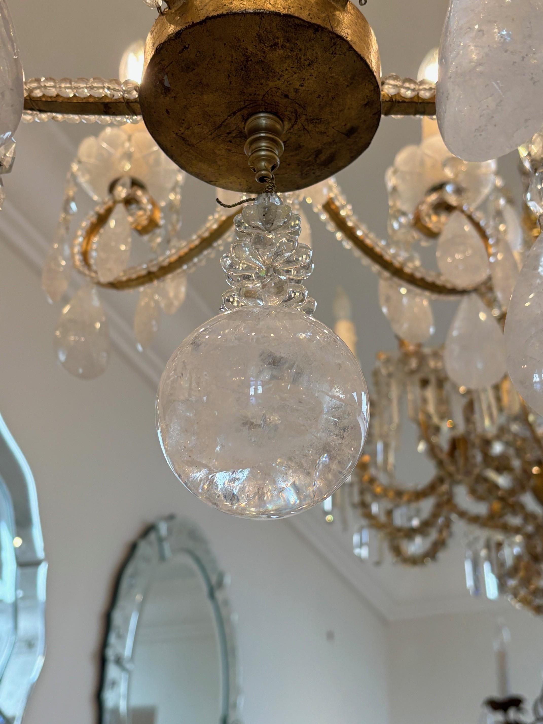 Américain Lustre vintage à deux étages et dix lumières avec guirlande de perles de cristal et cadre Maria Theresa en vente