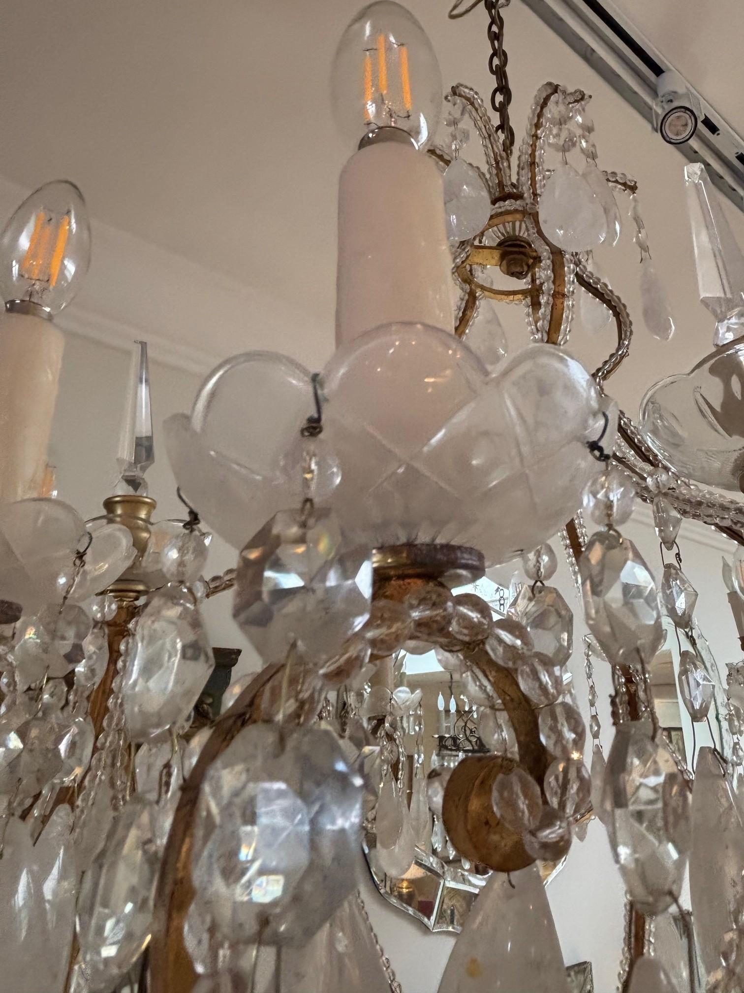 Fin du 20e siècle Lustre vintage à deux étages et dix lumières avec guirlande de perles de cristal et cadre Maria Theresa en vente