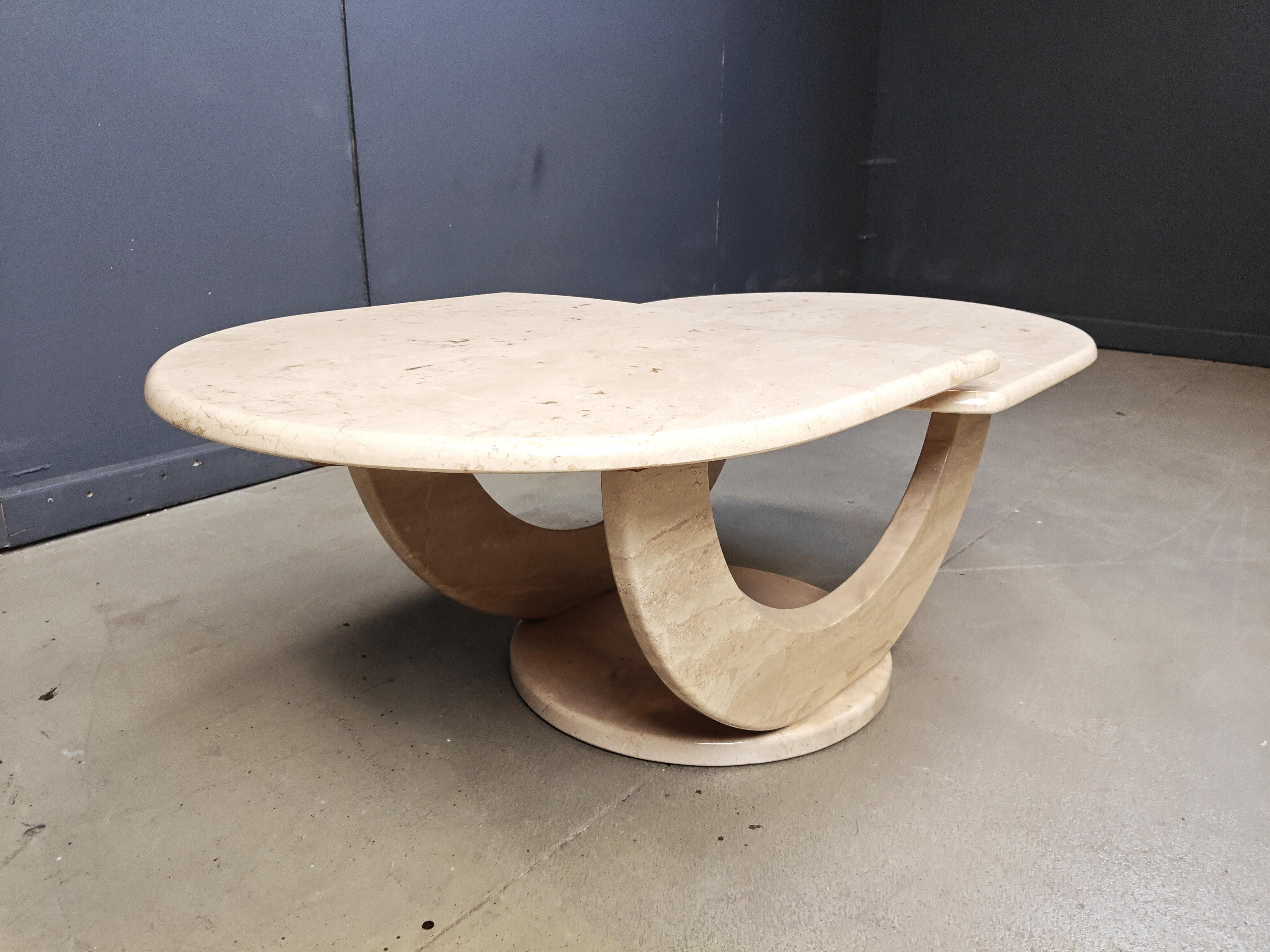 Vintage two tier travertine coffee table, 1970s In Good Condition For Sale In Leuven, Vlaams Gewest