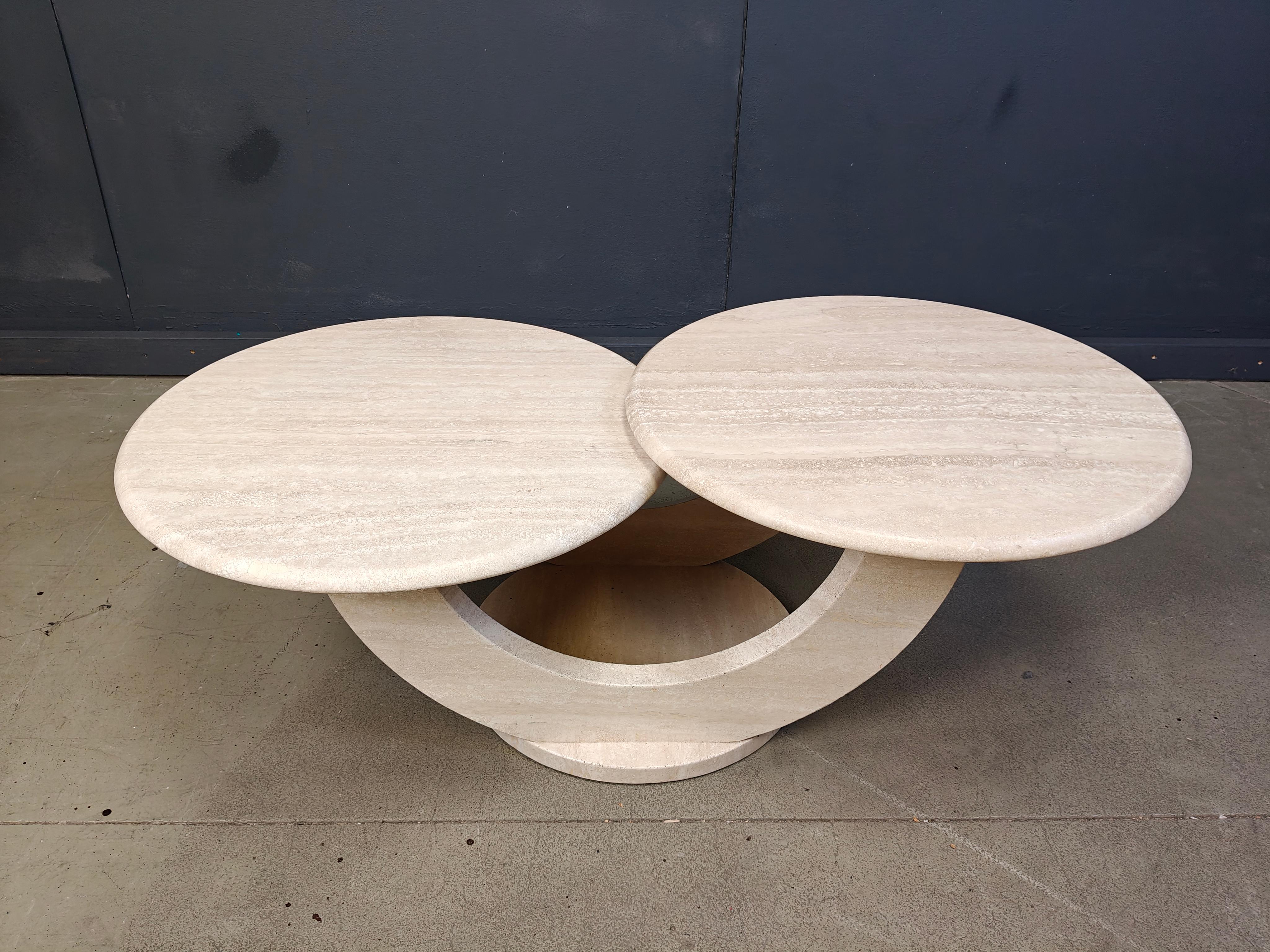 Table basse vintage à deux niveaux en travertin, années 1970 en vente 1