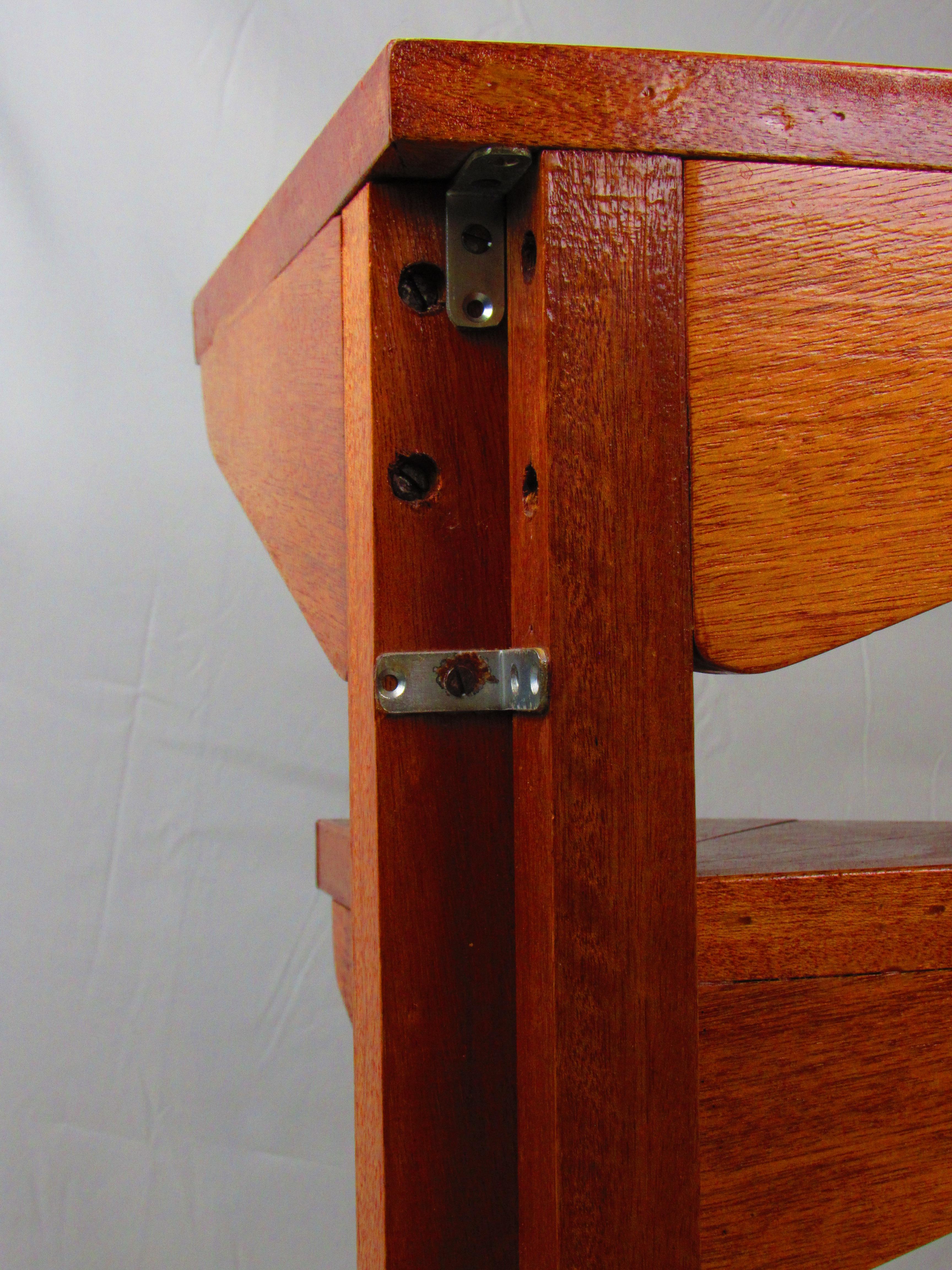 Oak Two-tiered oak corner table with unique spoke leg For Sale