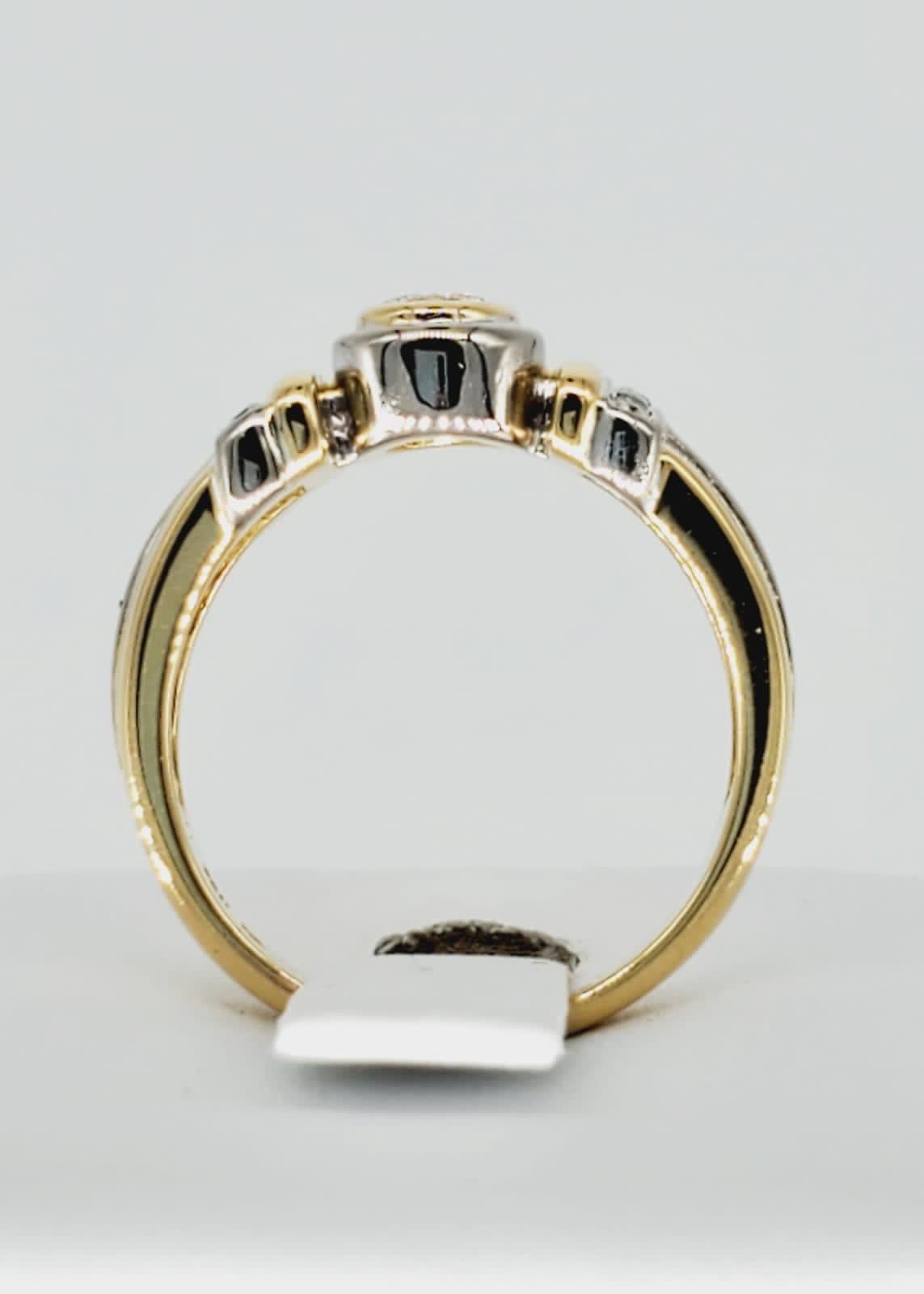 Round Cut Vintage Two-Tone 0.30 Carat Diamond Bezel 18 Karat Gold Ring For Sale