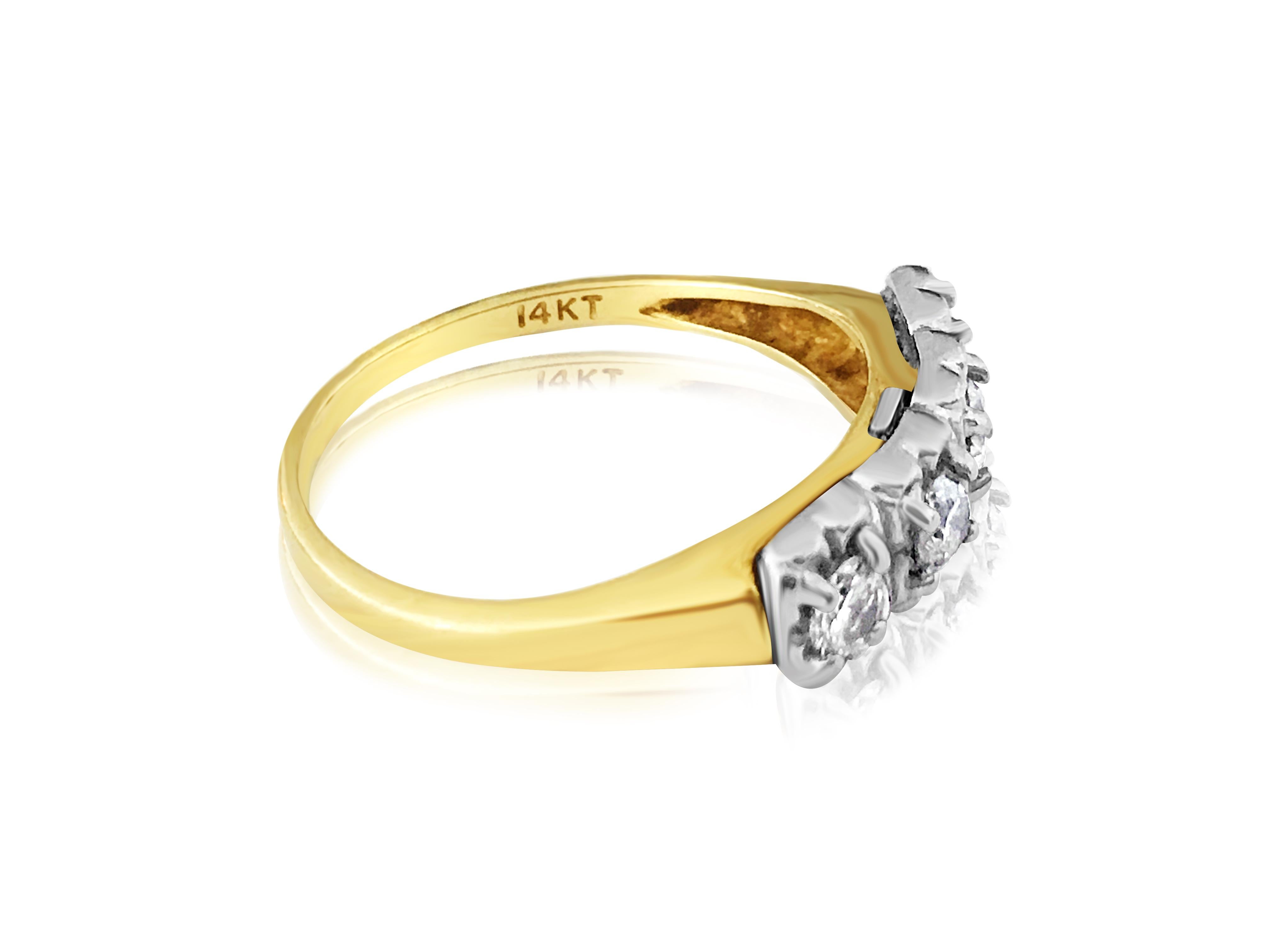 Contemporary Vintage Two-Tone 0.48 Carat Diamond Yellow Gold Wedding Ring For Sale