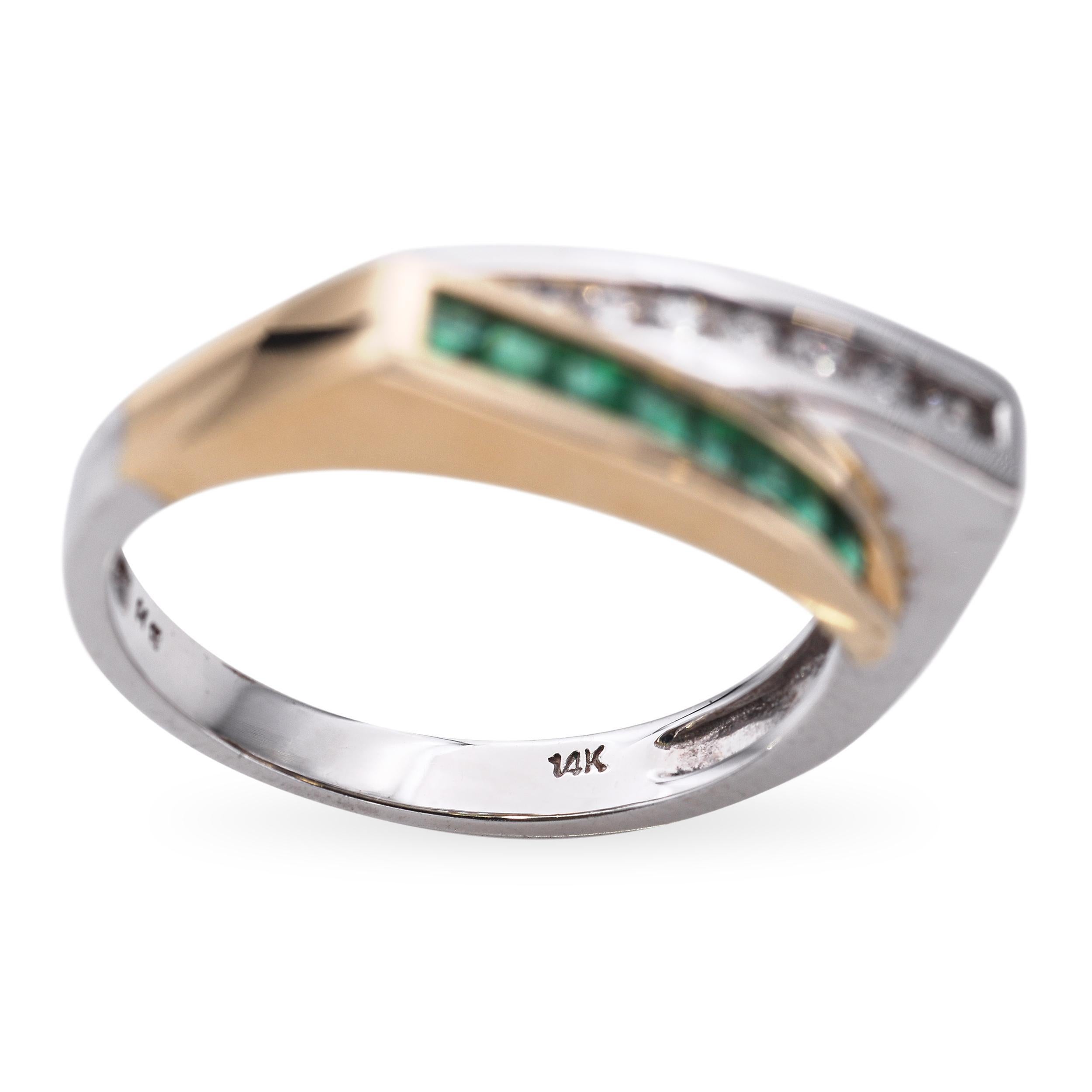 Bague bypass vintage en or 14k bicolore avec diamants et émeraudes Bon état - En vente à New York, NY