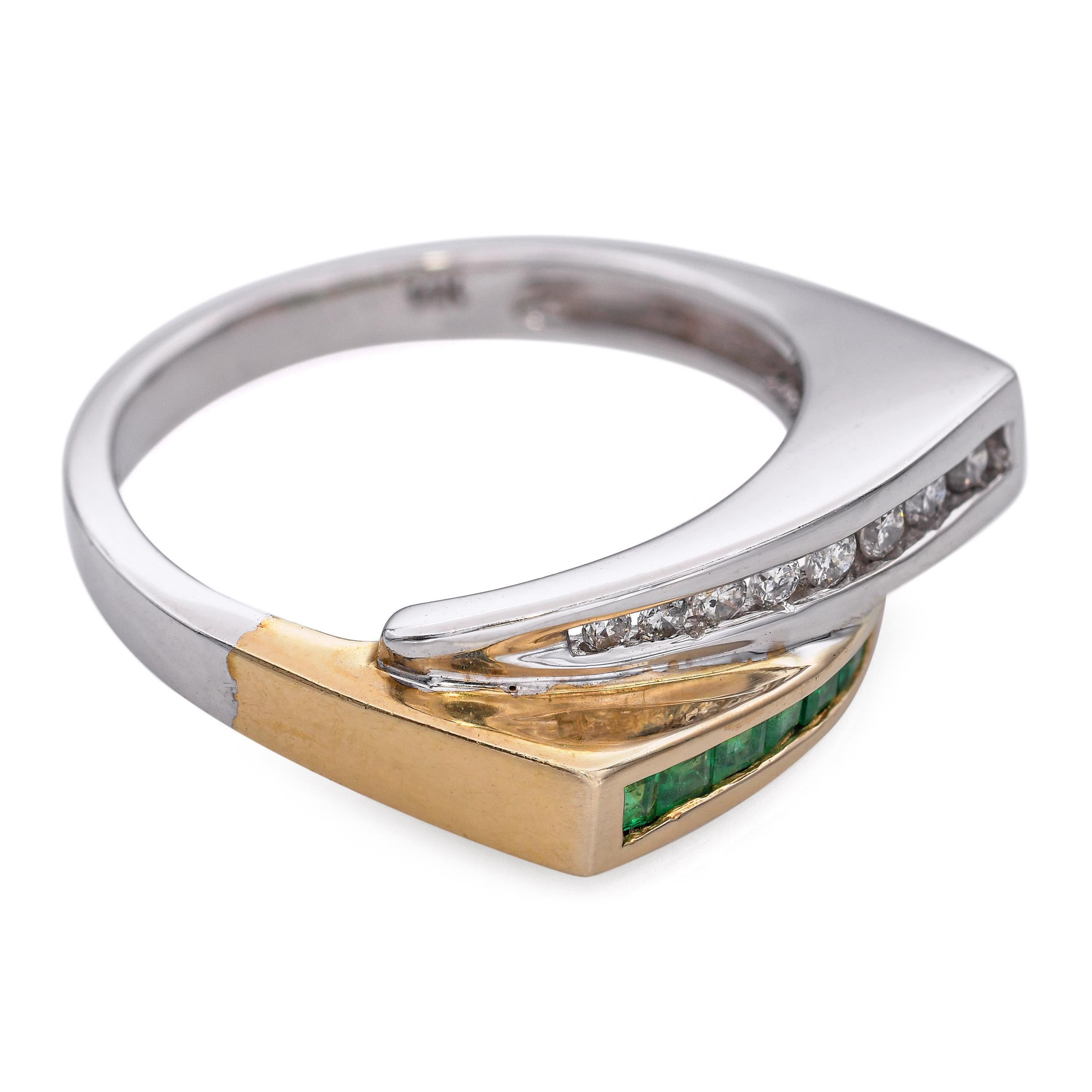 Bague bypass vintage en or 14k bicolore avec diamants et émeraudes en vente 2