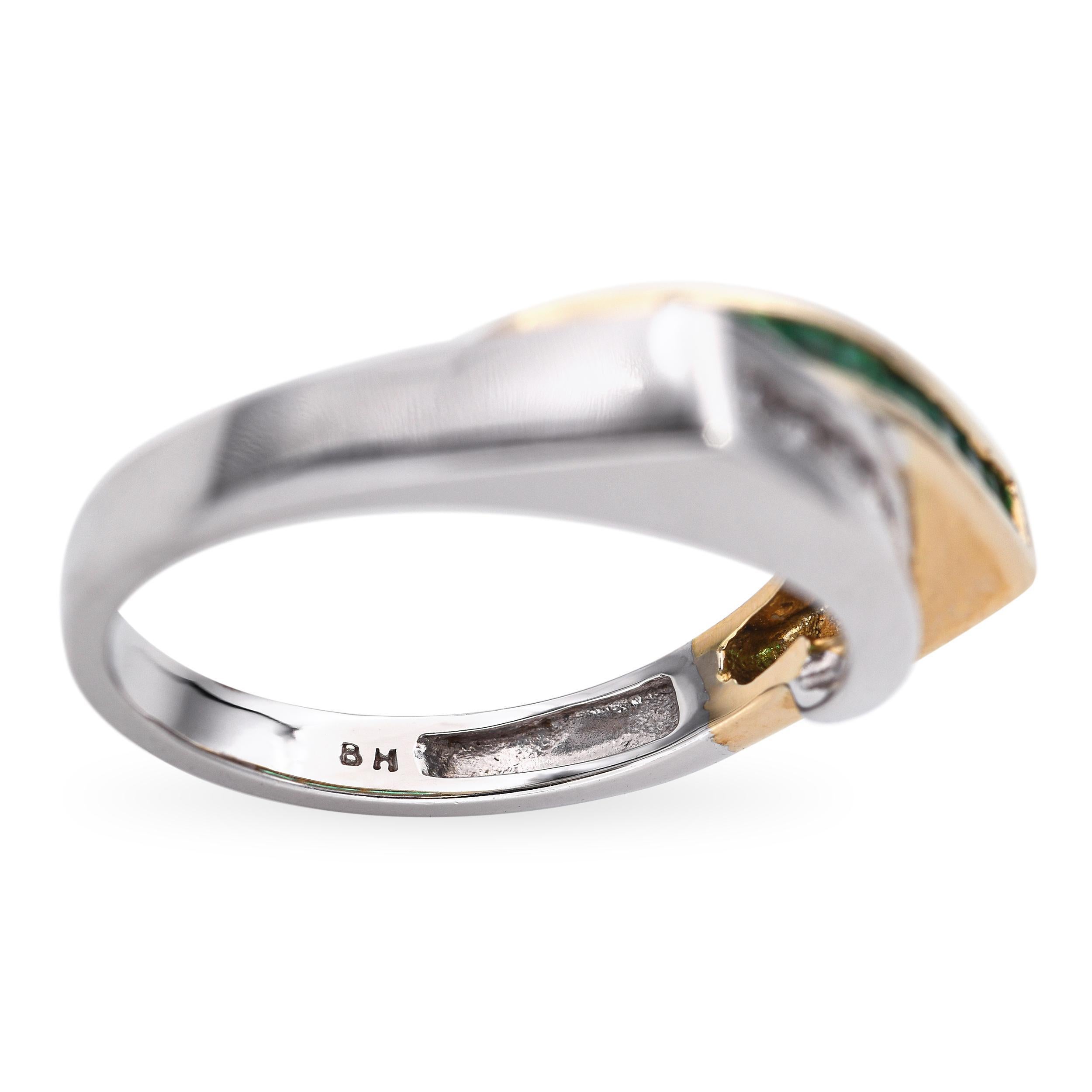 Bague bypass vintage en or 14k bicolore avec diamants et émeraudes en vente 3
