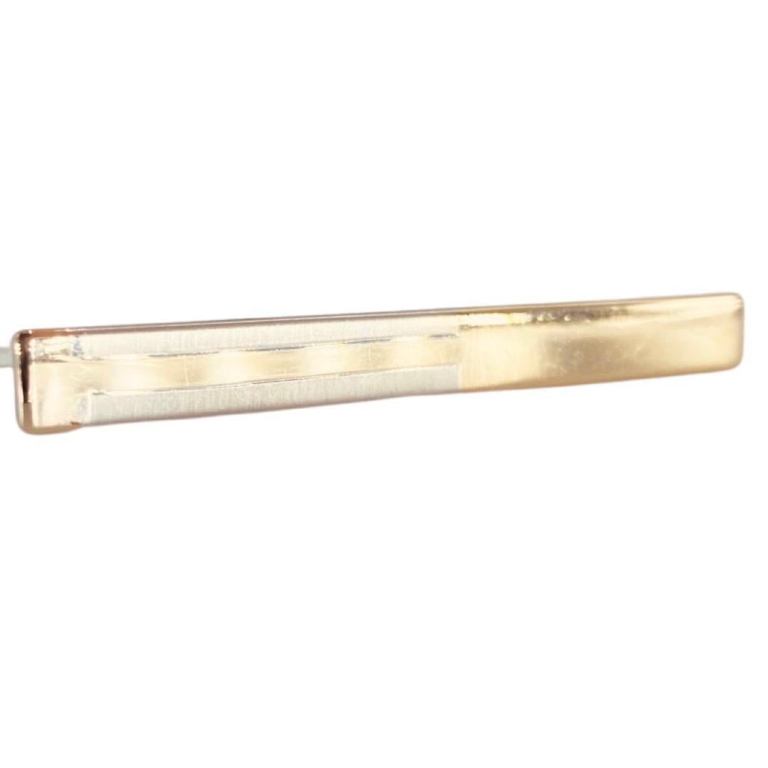 Vintage Two-Tone 18k Gold Neck Tie Clip. The neck tie clip measures 2.25 inch and weights 7g