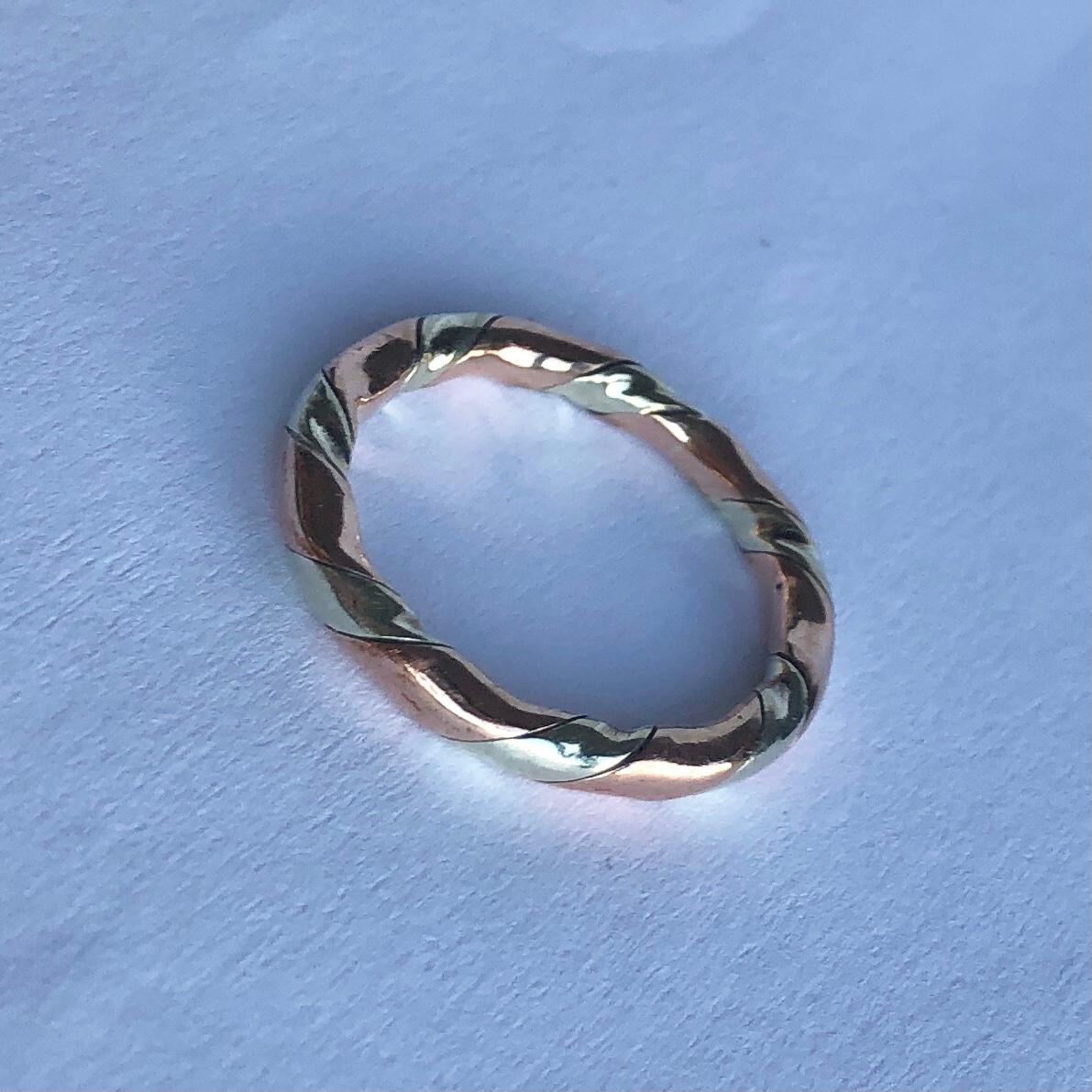 This tri-colour ring is modelled out of 18 Carat rose gold and white gold. They perfectly wrap around each other and make a bright glossy band. 

Ring Size: K or 5 1/4 
Band Width: 2.5mm

Weight: 2.9g 