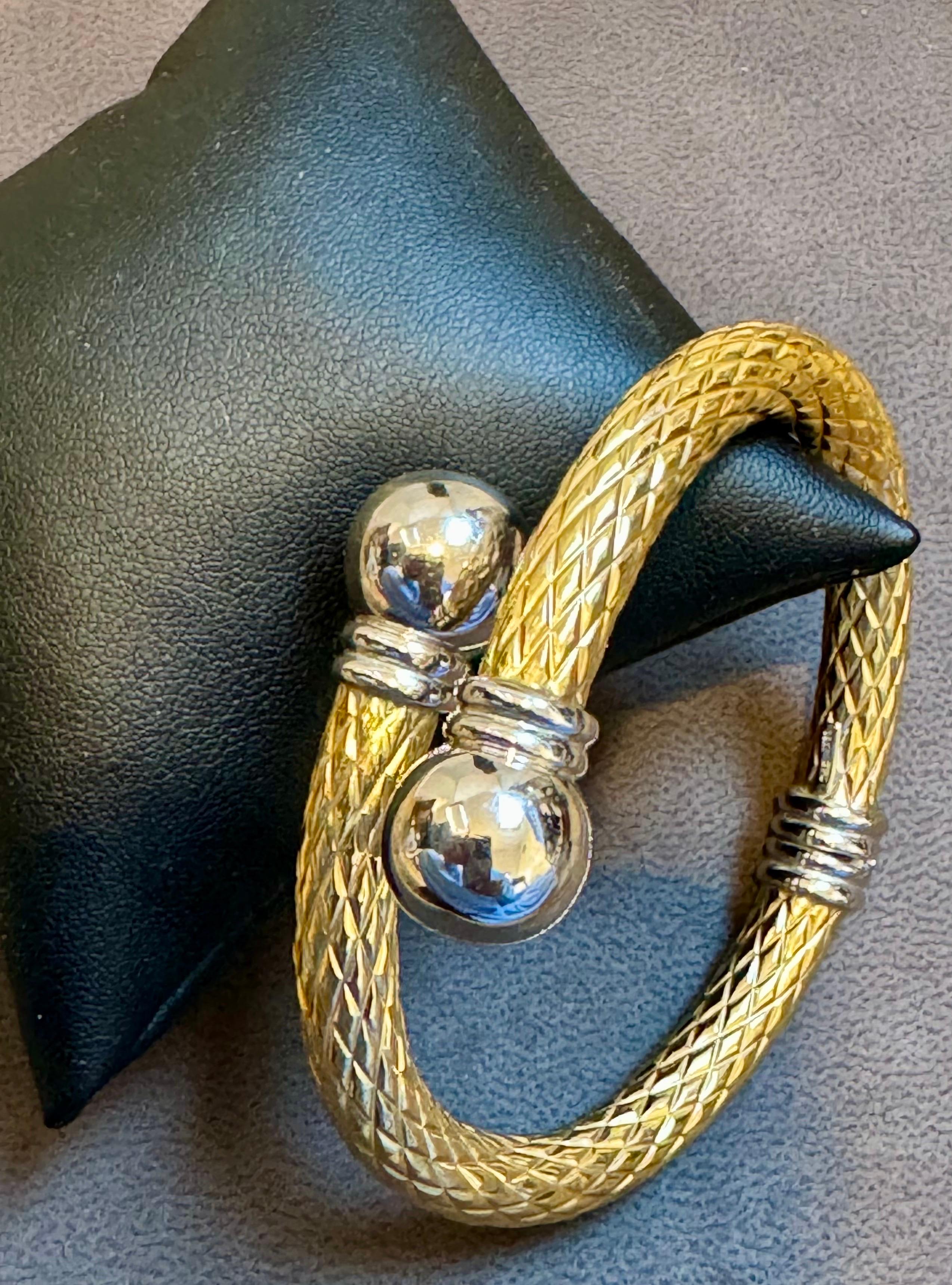 Vintage Zwei-Ton-Manschette Armreif Armband 18 Karat massivem Gelb & Weißgold 24 Gramm im Zustand „Hervorragend“ im Angebot in New York, NY