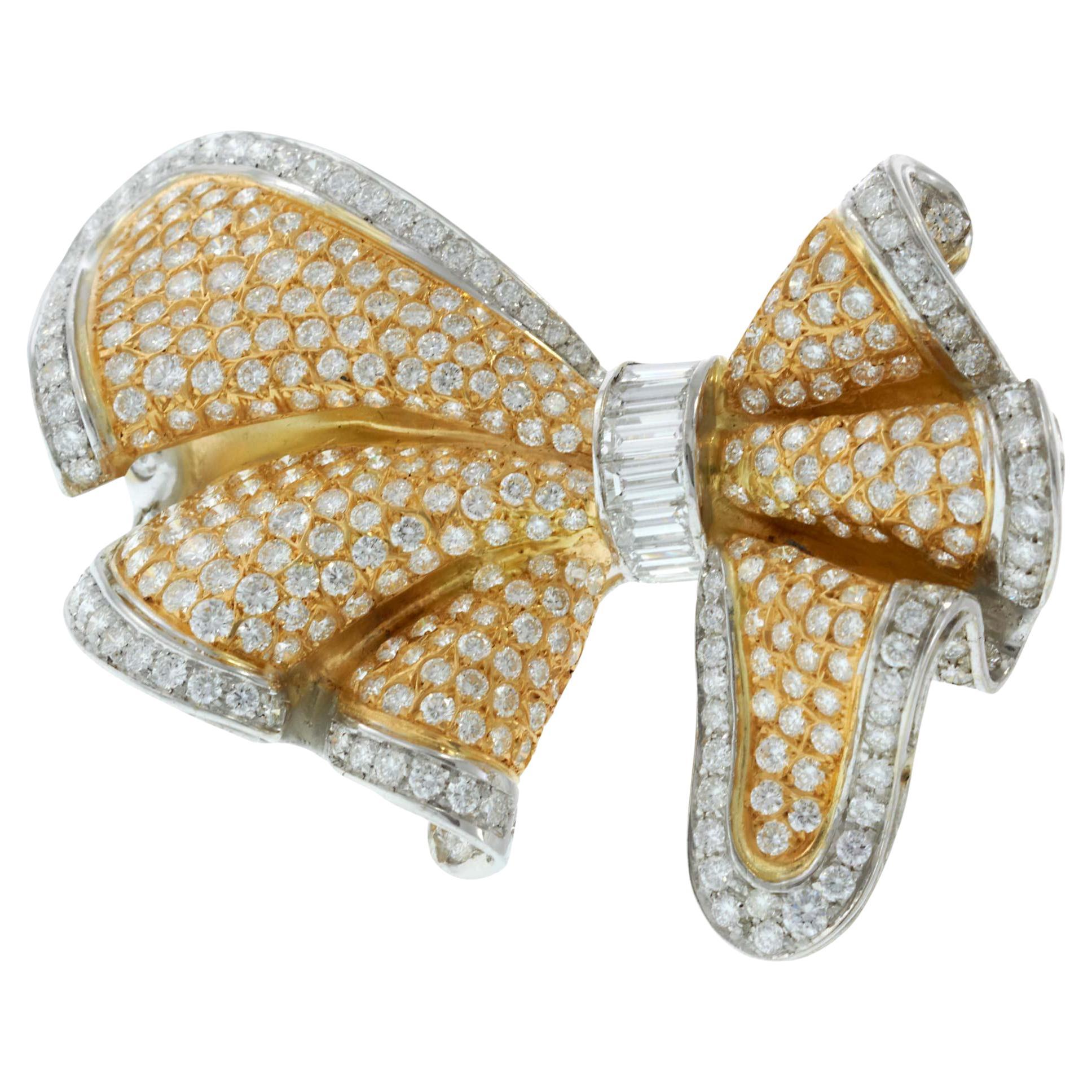 Broche Vintage en or 18KT avec nœud de diamants bicolores (20.00 CTW)