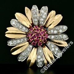 Alfiler broche flor de margarita de oro de dos tonos vintage con racimo de rubíes y capas de diamantes