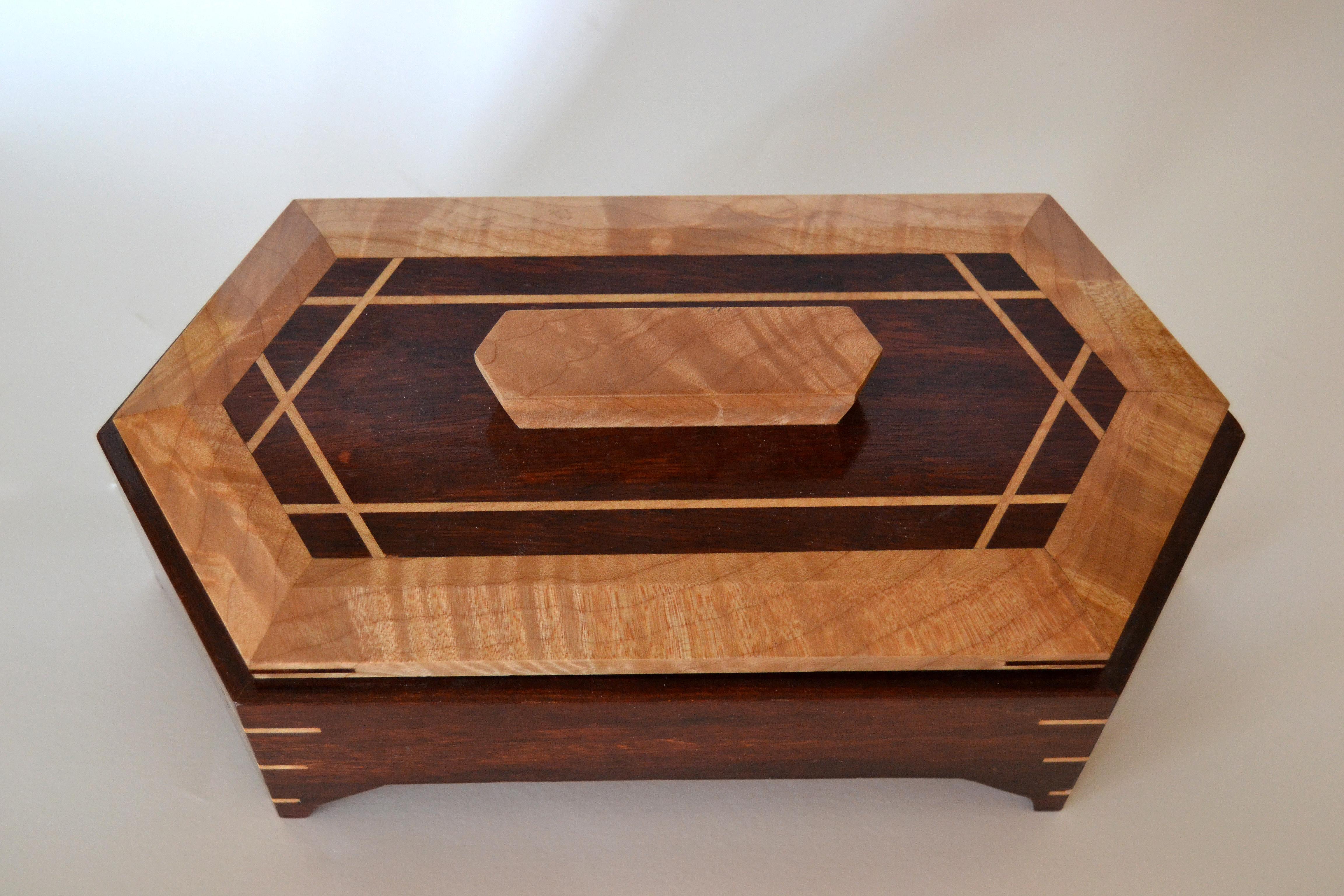 Hand-Crafted Vintage Two-Tone Handcrafted Decorative Mahogany Keepsake Wooden Box with Lid