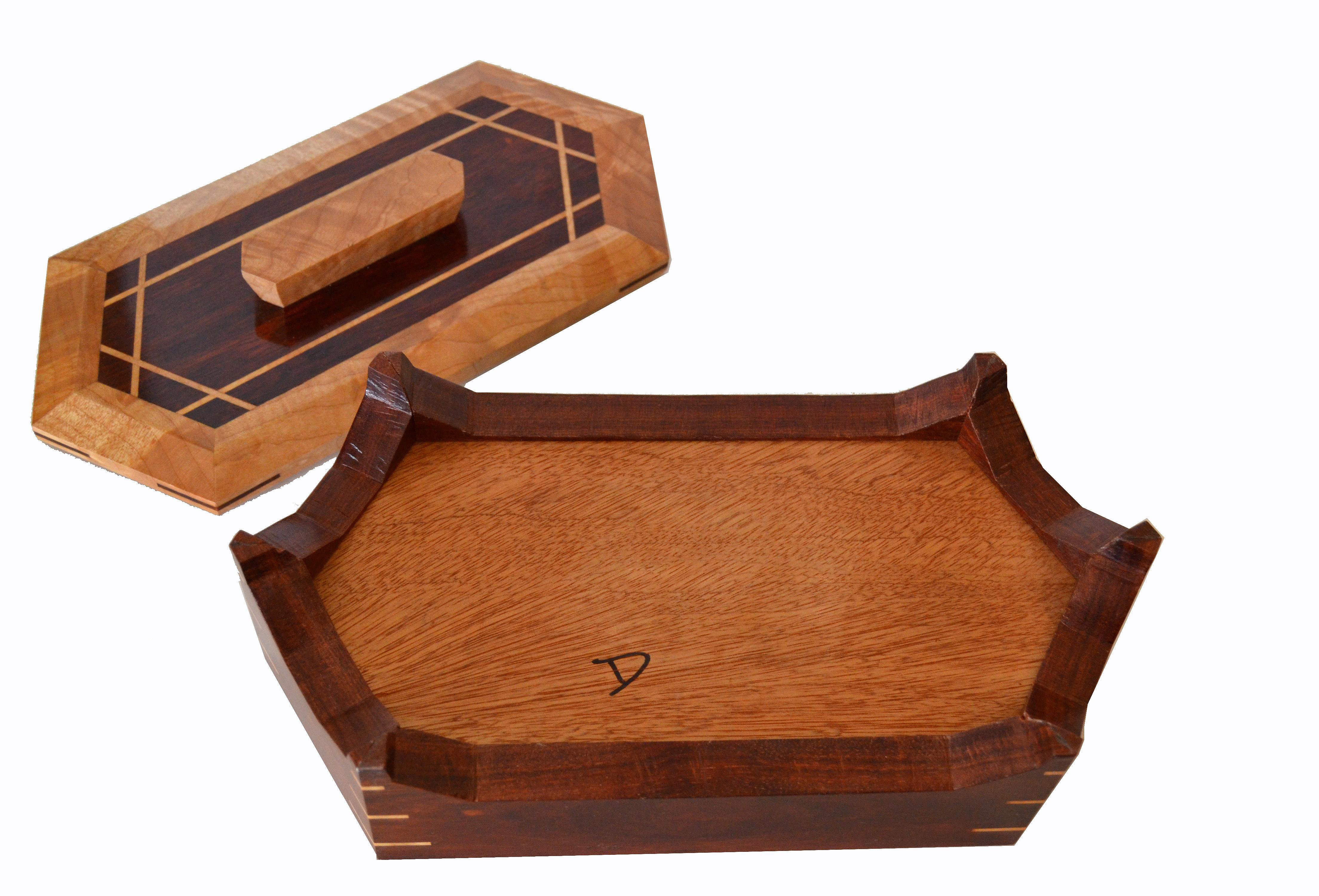 Vintage Two-Tone Handcrafted Decorative Mahogany Keepsake Wooden Box with Lid In Good Condition In Miami, FL