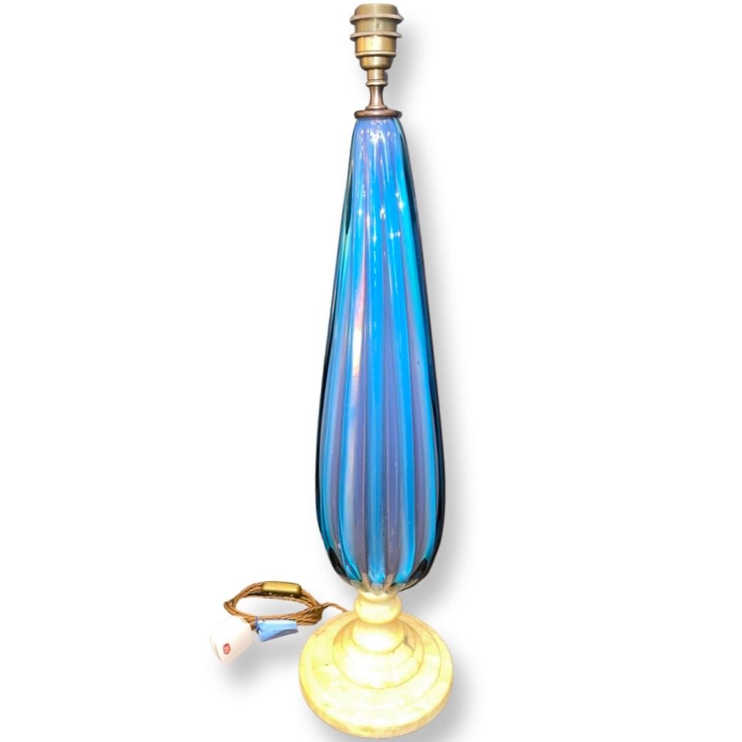1920's Vintage Ribbed Murano Glass Table Lamp In Excellent Condition For Sale In London, GB
