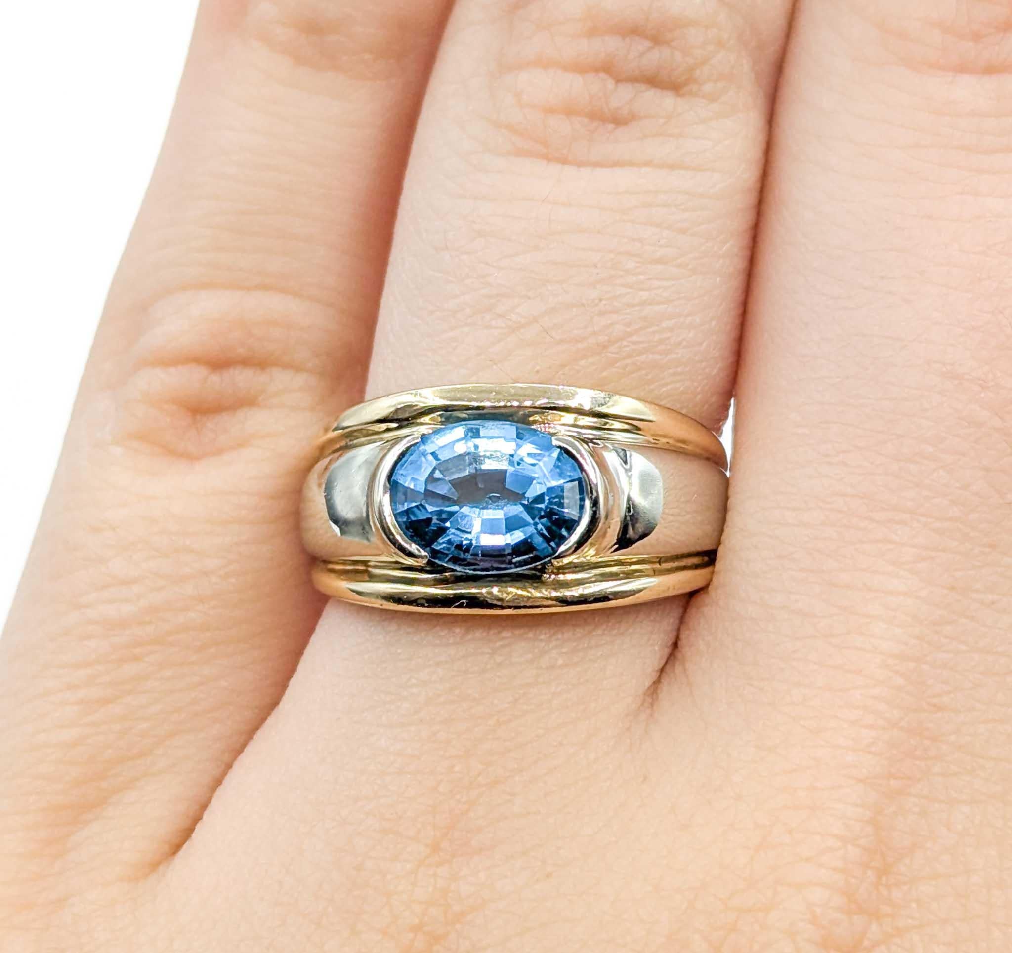 Vintage Two-Tone Swiss Blue Topaz Ring in 14k Gold In Excellent Condition For Sale In Bloomington, MN