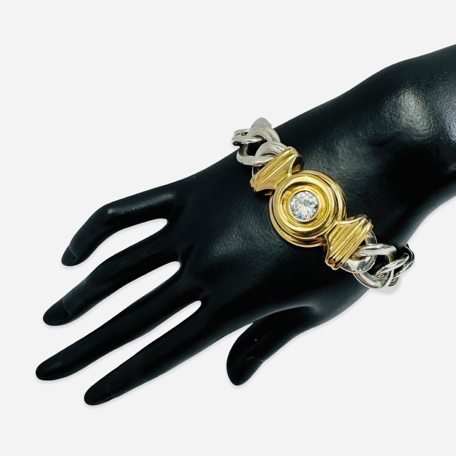 Vintage Two-Tone UnoAErre Curb-Link Bracelet avec motif central en forme de dôme Excellent état - En vente à Miami, FL