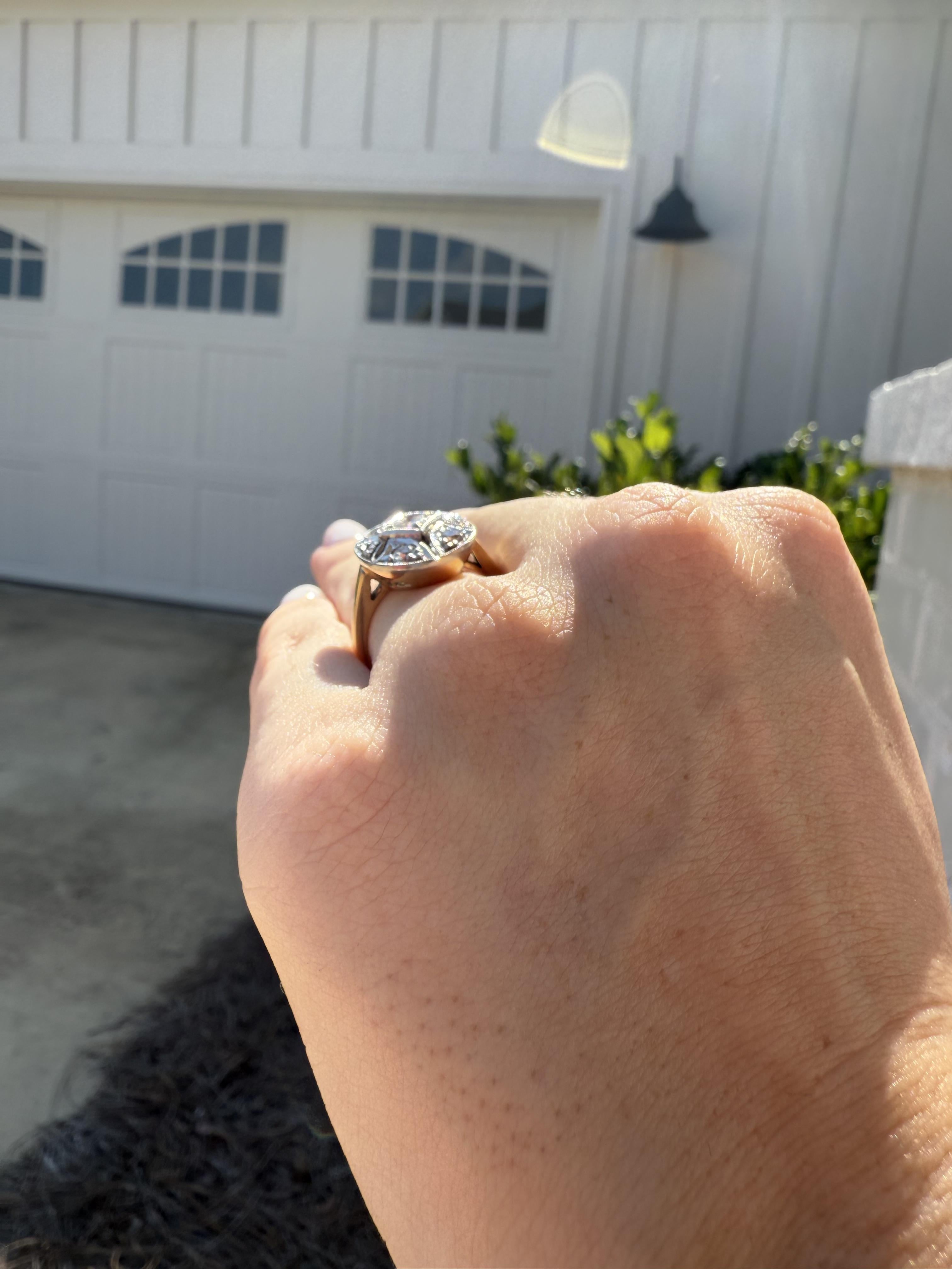 Taille vieille Europe Bague de cocktail vintage à deux tons de diamants 14K en vente