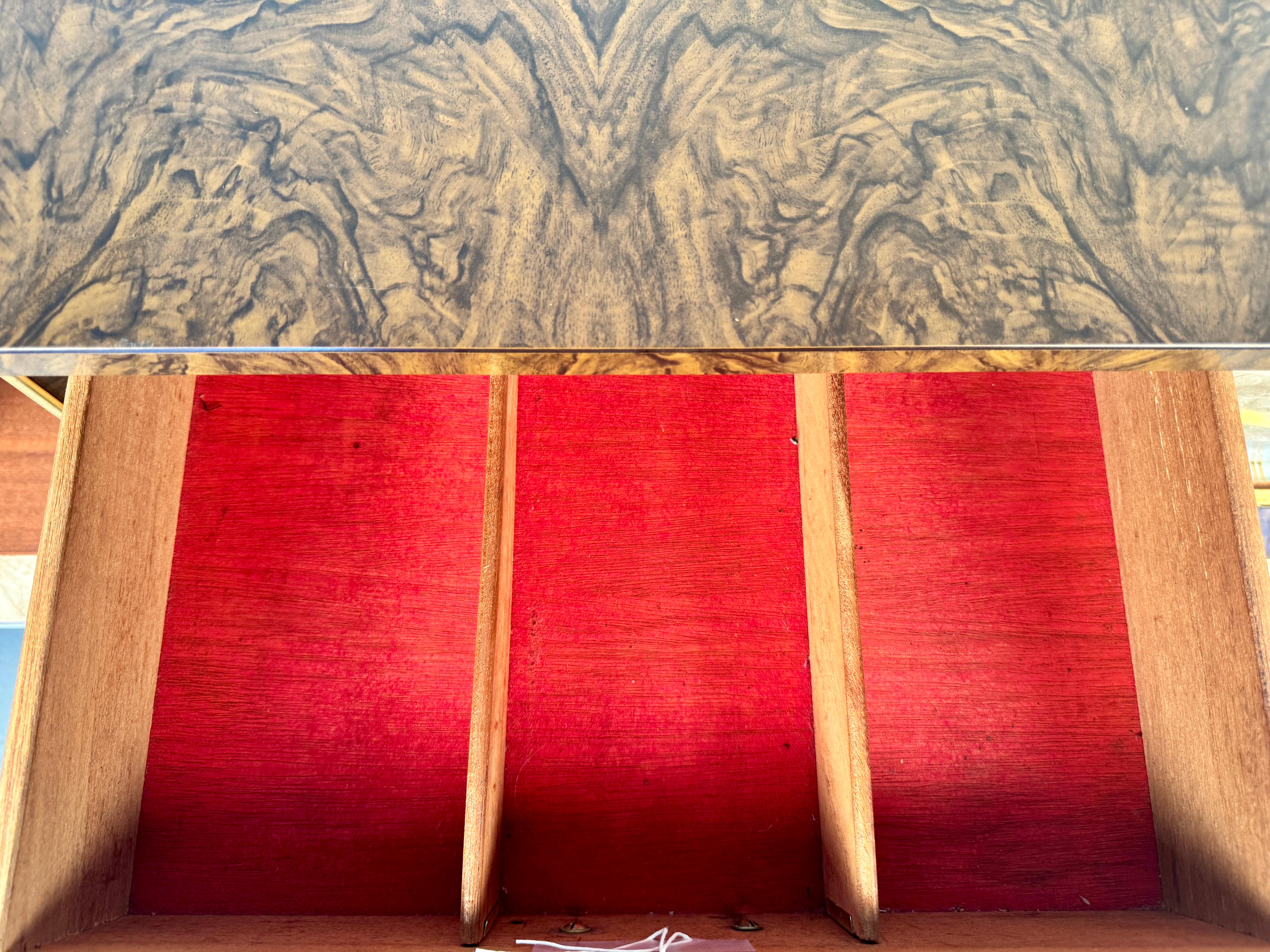 Zweifarbige Vintage-Credenza aus Formica von Beautility (20. Jahrhundert) im Angebot