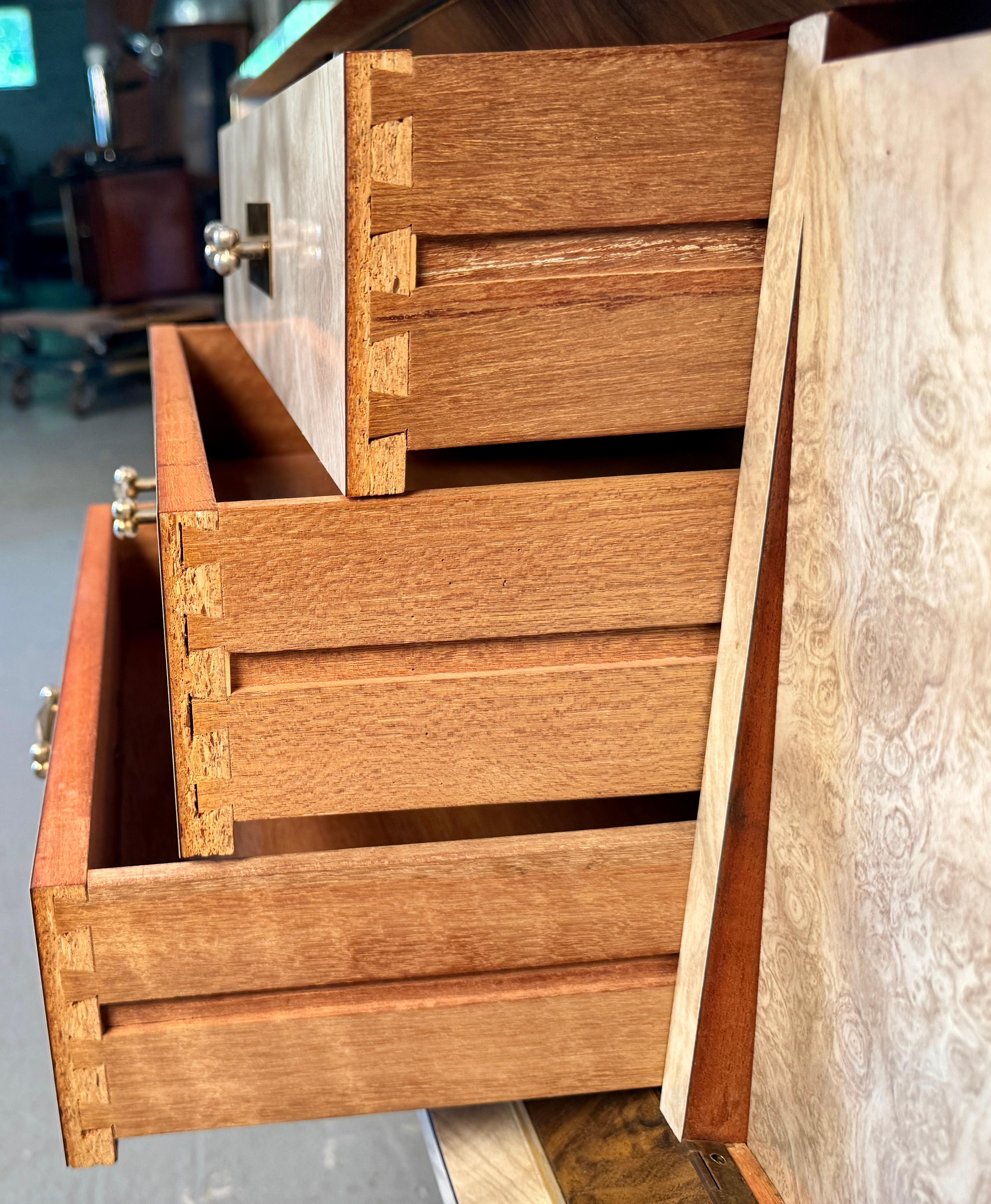 Zweifarbige Vintage-Credenza aus Formica von Beautility im Angebot 1