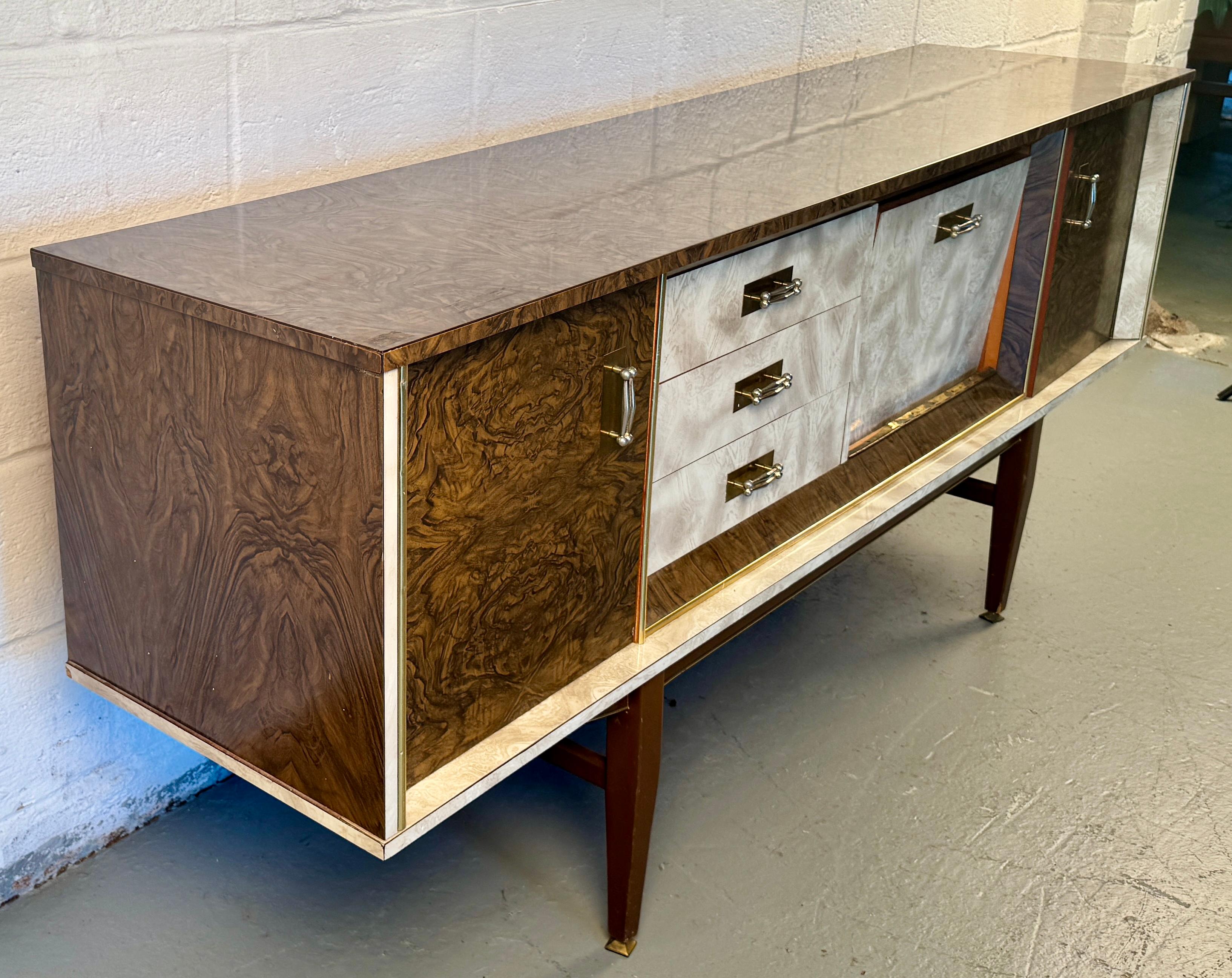 Zweifarbige Vintage-Credenza aus Formica von Beautility im Angebot 3