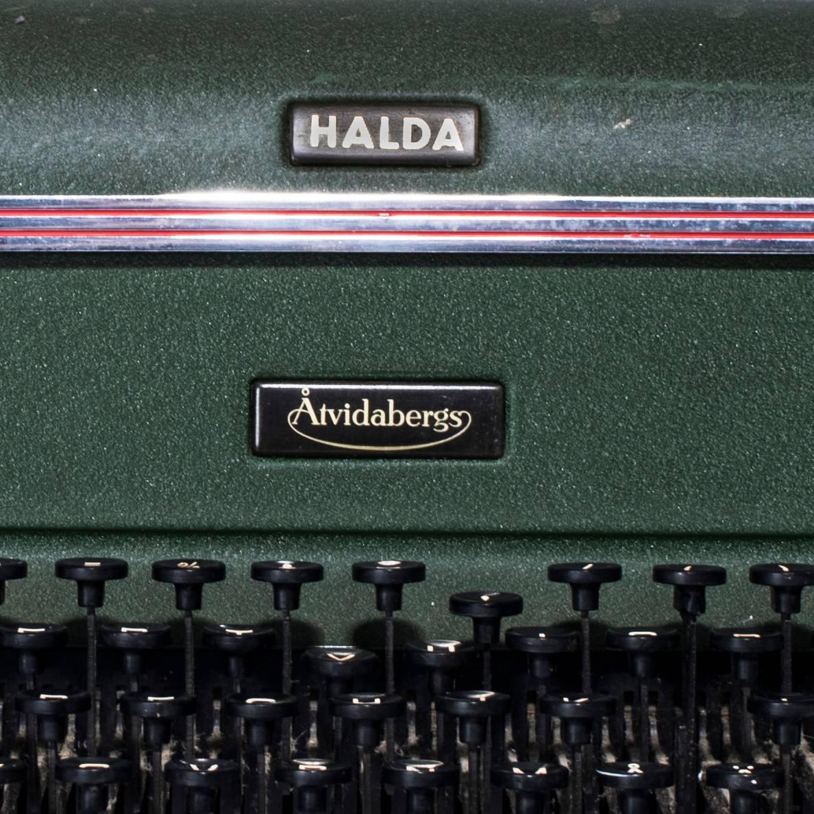 Schreibtischschreibtisch aus Schweden aus der Mitte des Jahrhunderts von „Halda“ (Skandinavische Moderne)