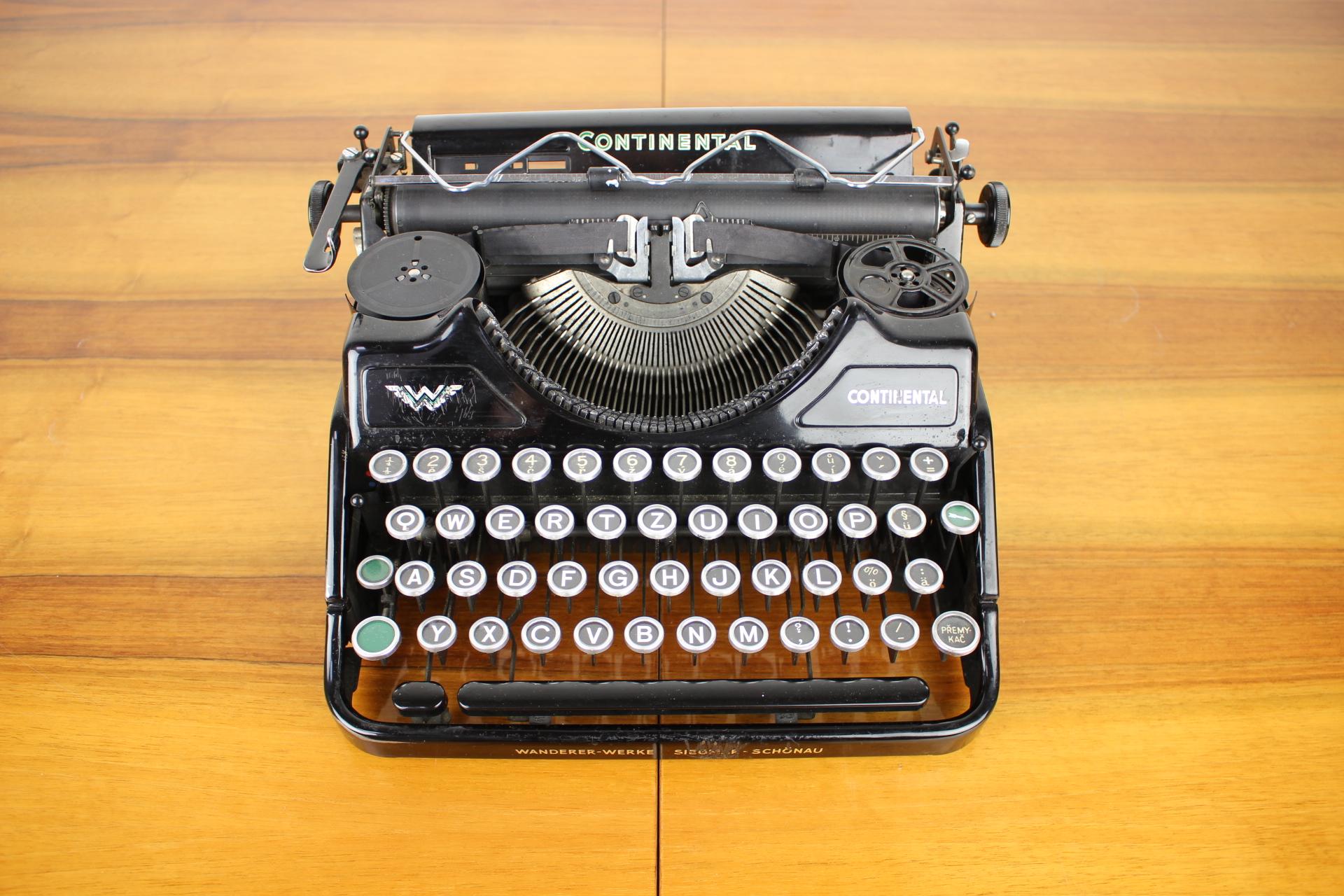 - Made on Germany
- Made of metal
- Fully functional
- German company Wanderer Werke.