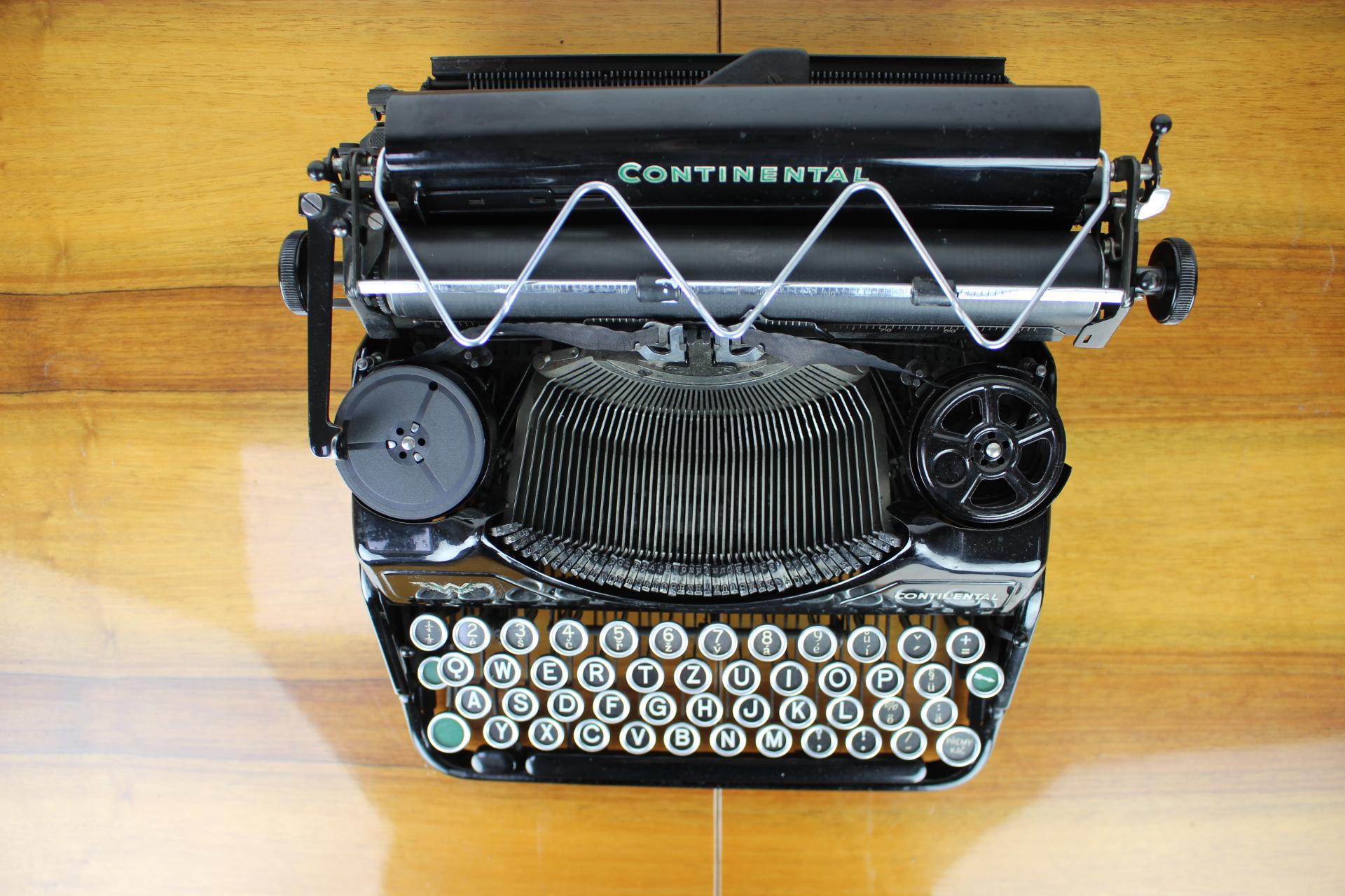 Vintage Typewriter Wanderer Continental, 1935 In Good Condition In Praha, CZ
