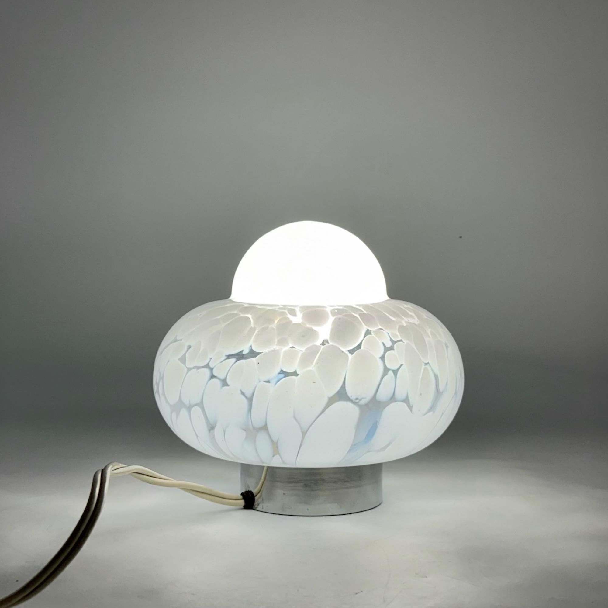 Lámparas vintage OVNI con tulipa de cristal soplado a mano Made in Italy Años 60 Italiano en venta