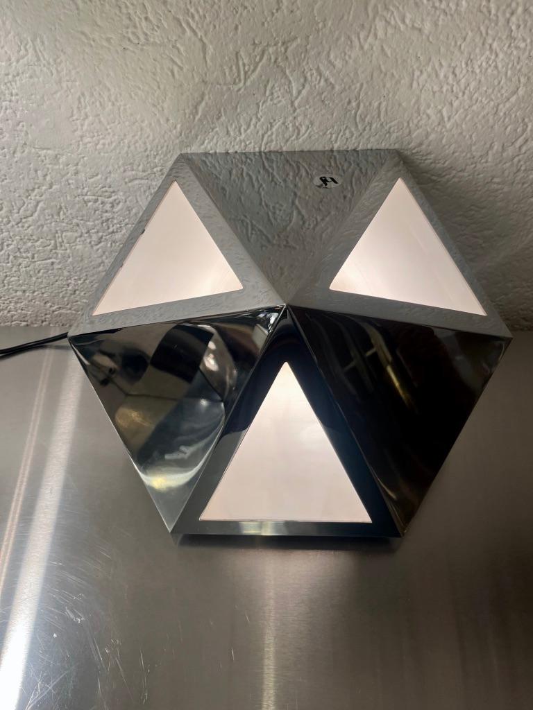 Lámpara de mesa vintage UFO Pyramid cromada producida por Banci Firenze Italia ca. 1970s en venta 5