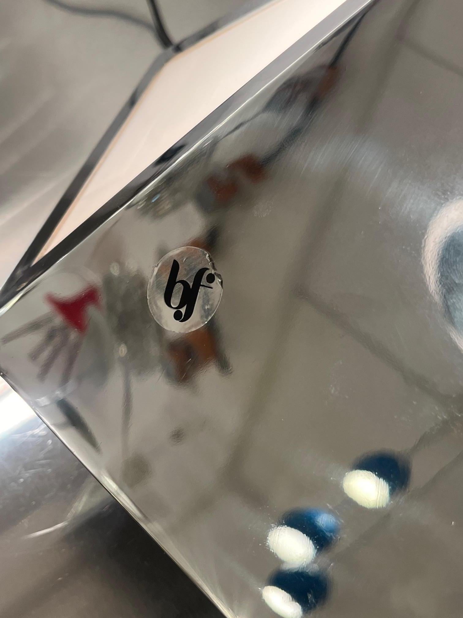 Lámpara de mesa vintage UFO Pyramid cromada producida por Banci Firenze Italia ca. 1970s en venta 3